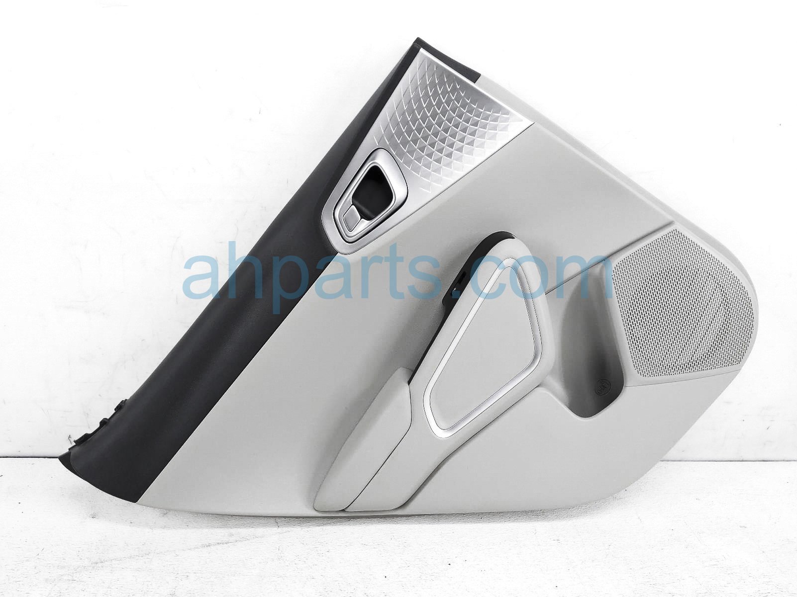 $125 Kia RR/ LH DOOR PANEL ASSY - GREY $125 Kia RR/ LH DOOR PANEL ASSY - GREY