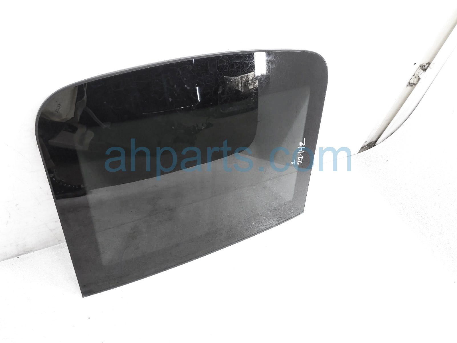 $150 BMW FRONT ROOF GLASS ASSY
