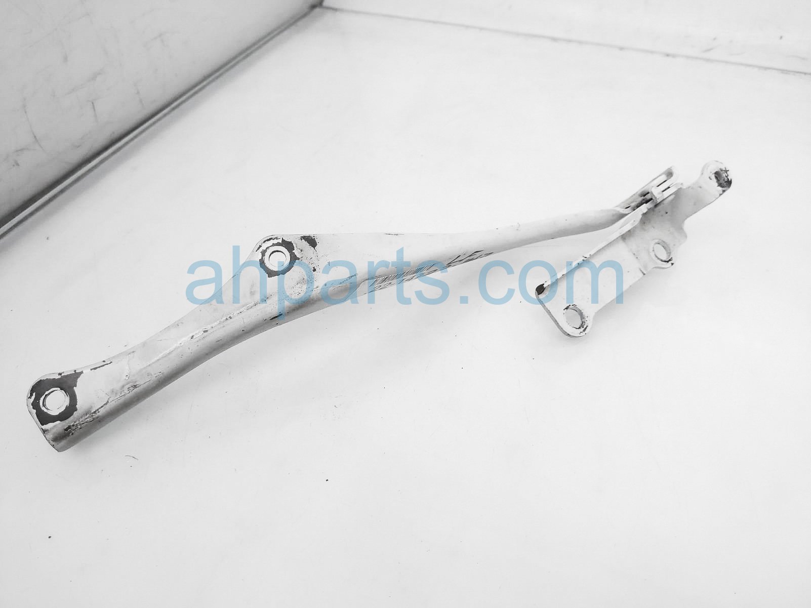 $12 Subaru LF HOOD HINGE - WHITE $12 Subaru LF HOOD HINGE - WHITE