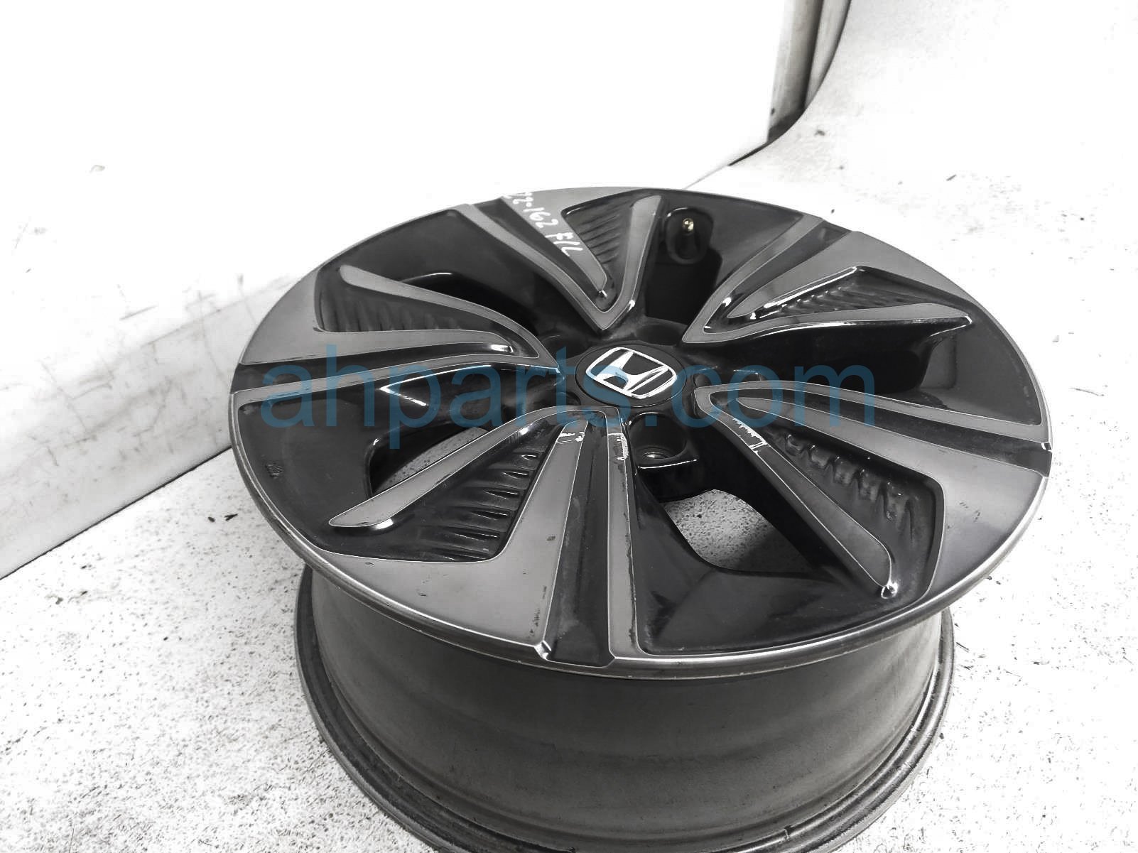 Sold 2017 Honda Civic Front Driver Wheel / Rim Curb Rash 42700TGGA91