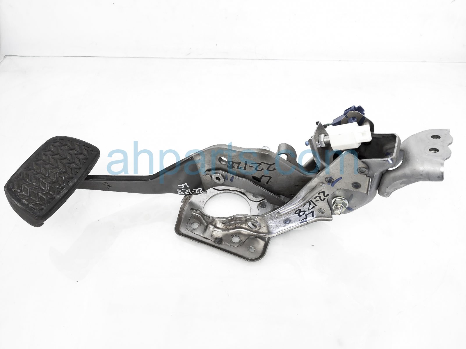 $30 Lexus BRAKE PEDAL ASSY $30 Lexus BRAKE PEDAL ASSY