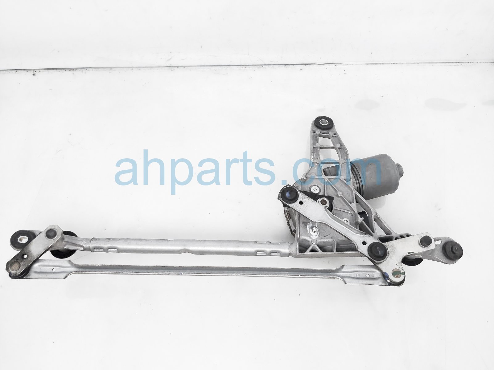 thumbnail interactive-video image 1 of YOU.S Front Windshield Wiper Blades 530/530mm (Pair) For Audi TT (8N) Roadster – 8N1955425D 1 of 3