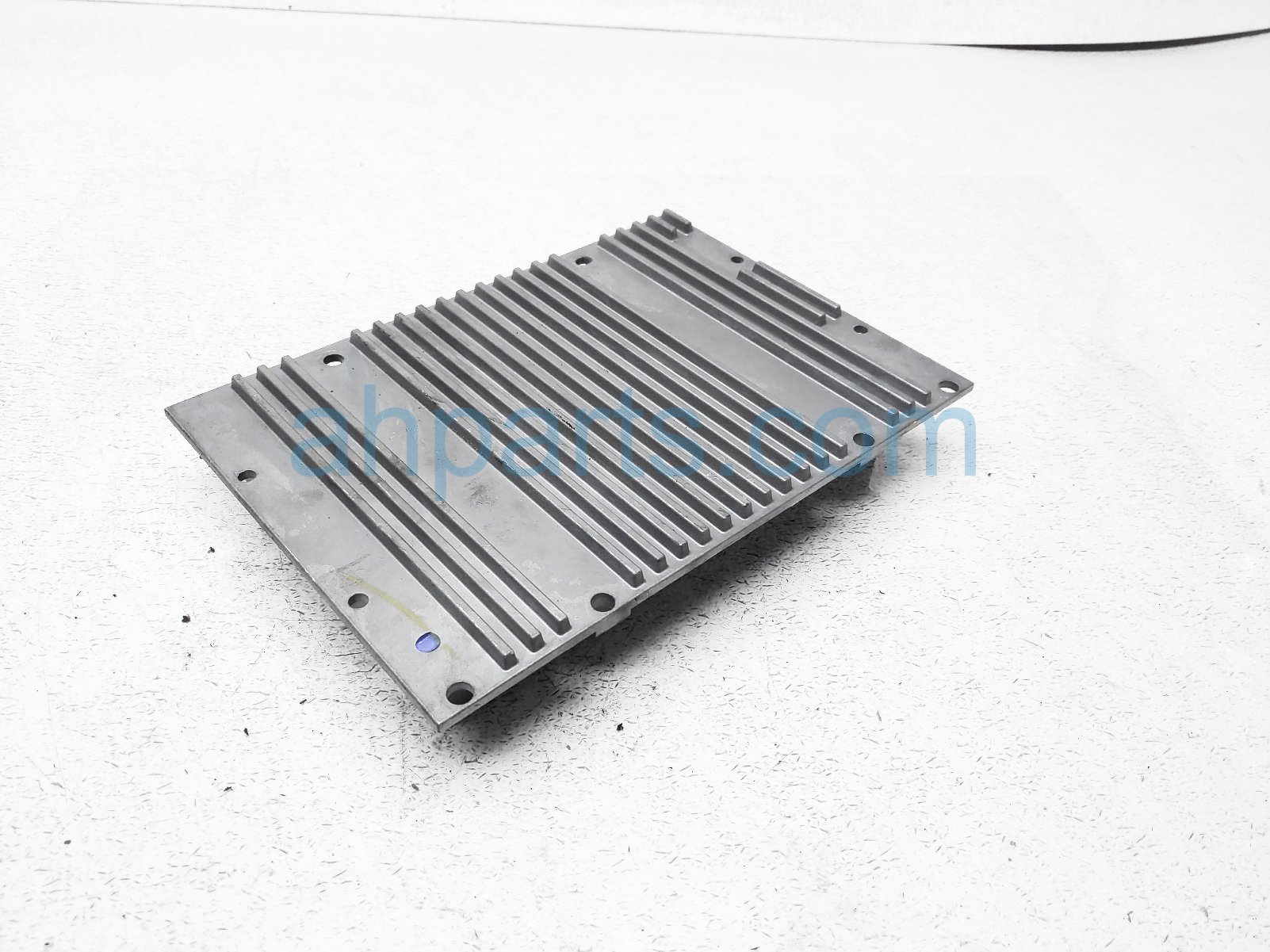 $50 Volvo AUDIO AMPLIFIER UNIT $50 Volvo AUDIO AMPLIFIER UNIT