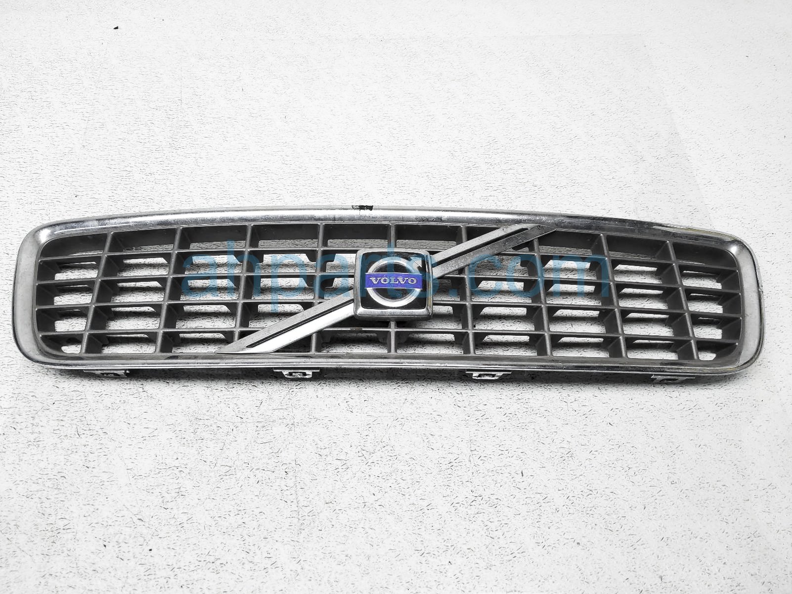 $50 Volvo FRONT GRILLE - CHROME