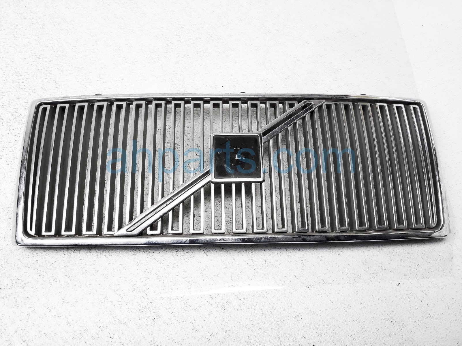 $75 Volvo FRONT GRILLE - CHROME $75 Volvo FRONT GRILLE - CHROME