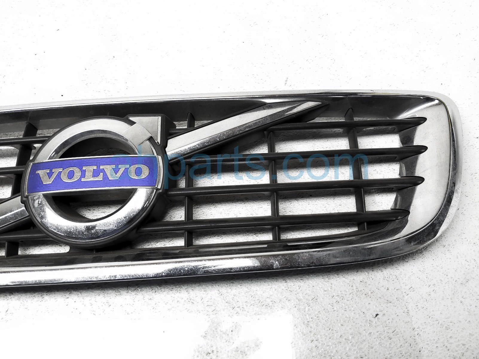 Volvo S40 Upper Grille - Black/chrome 31290532