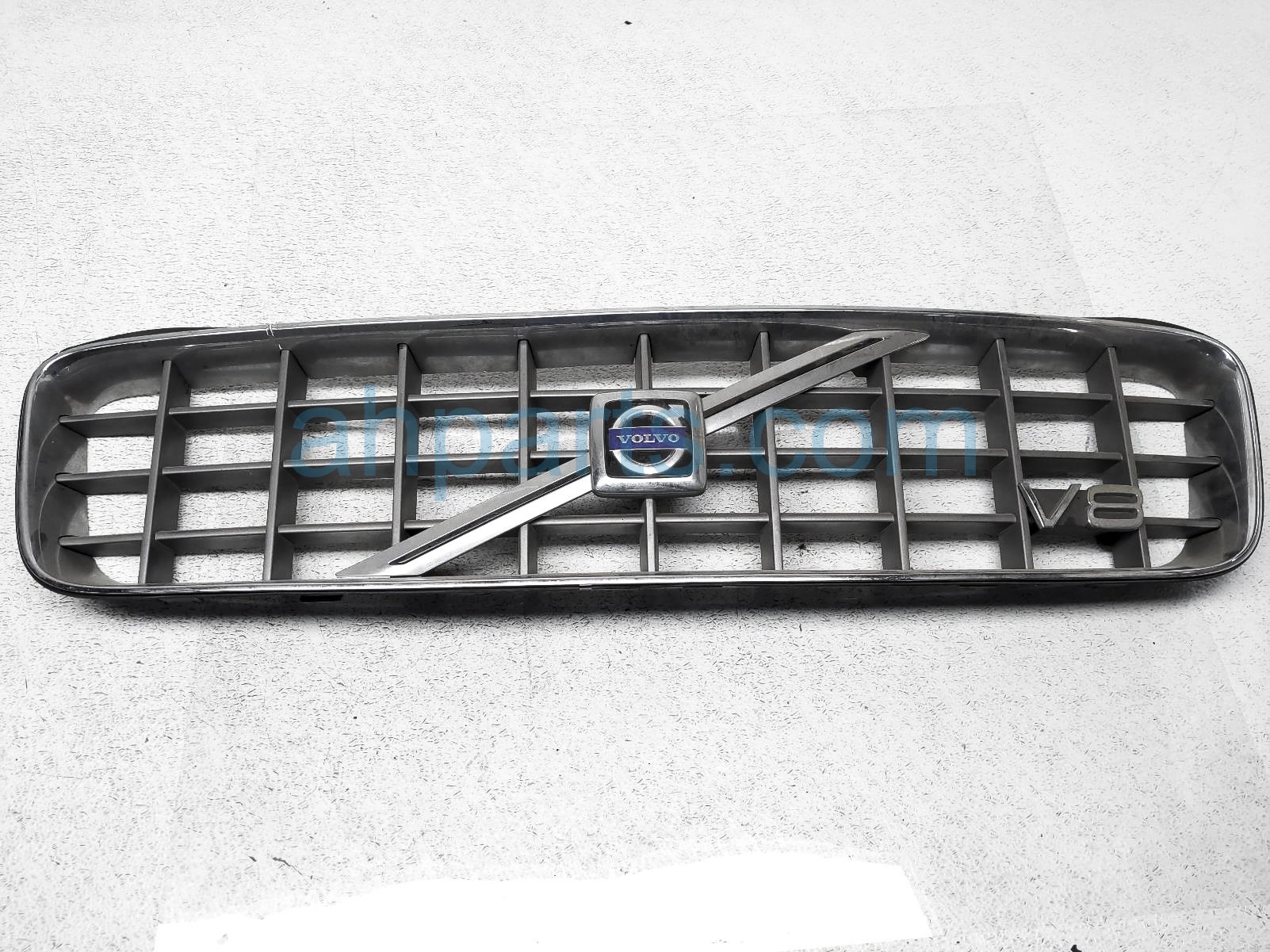 $45 Volvo FRONT GRILLE - BLACK/CHROME - NOTES $45 Volvo FRONT GRILLE - BLACK/CHROME - NOTES