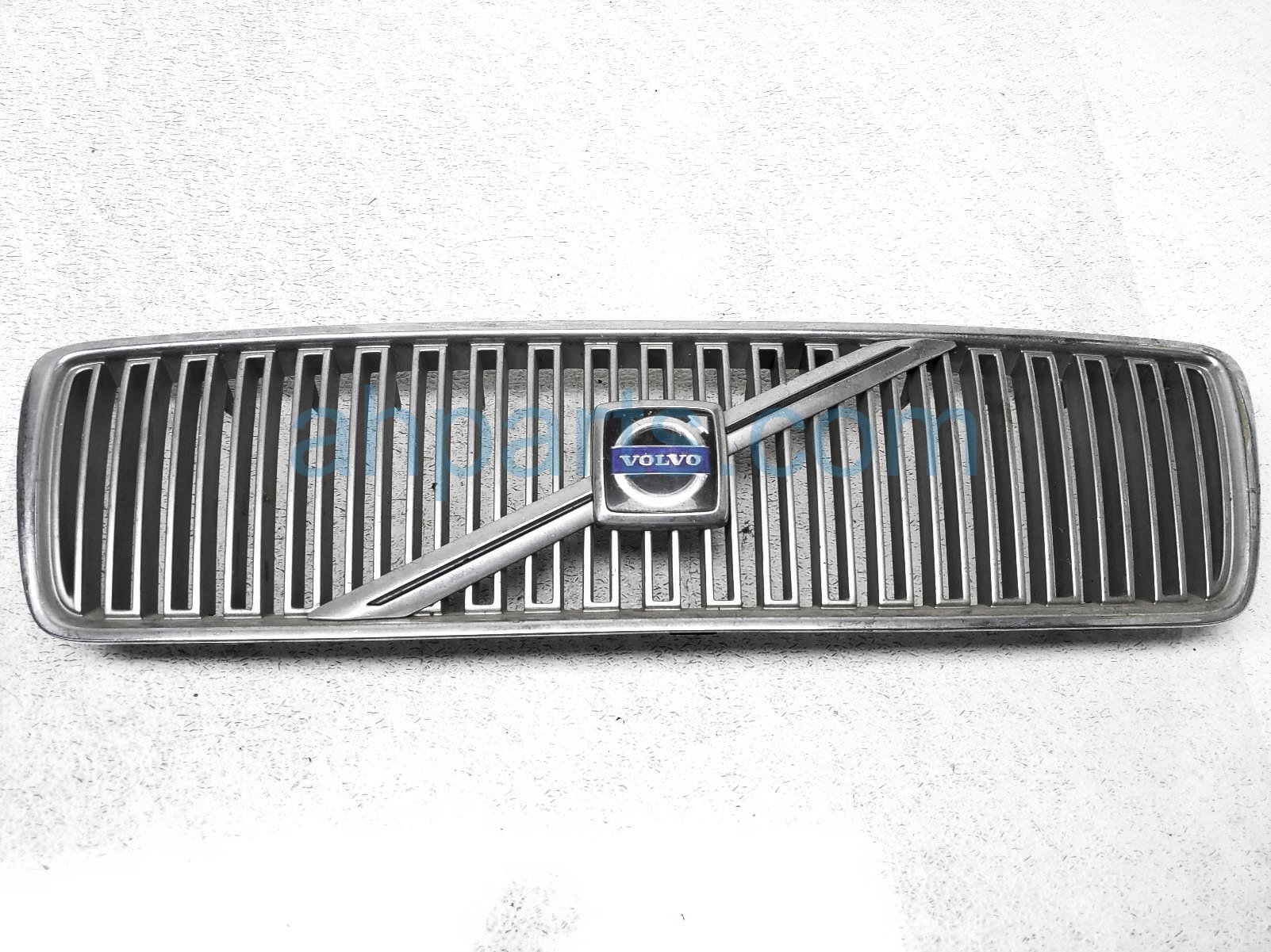 $40 Volvo FRONT GRILLE - CHROME/SILVER $40 Volvo FRONT GRILLE - CHROME/SILVER