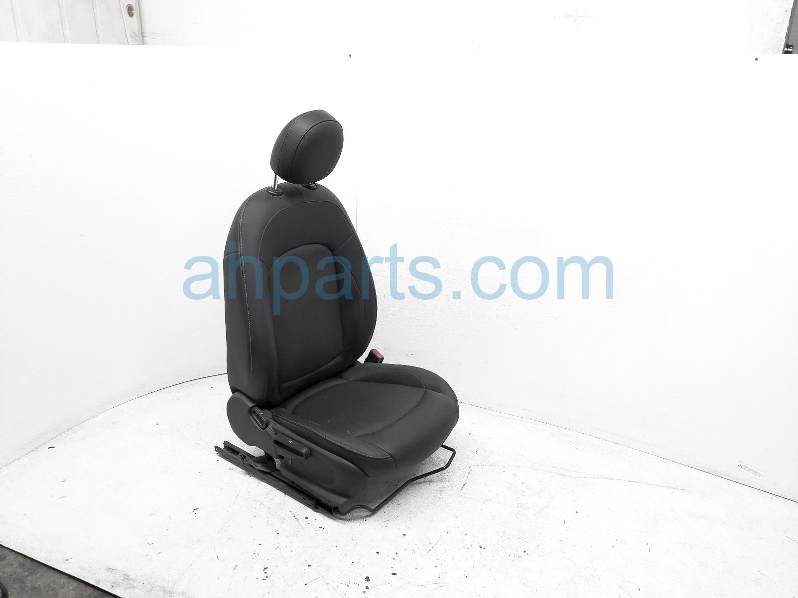 $125 BMW FR/RH SEAT - BLACK - CLOTH/LTHRET $125 BMW FR/RH SEAT - BLACK - CLOTH/LTHRET