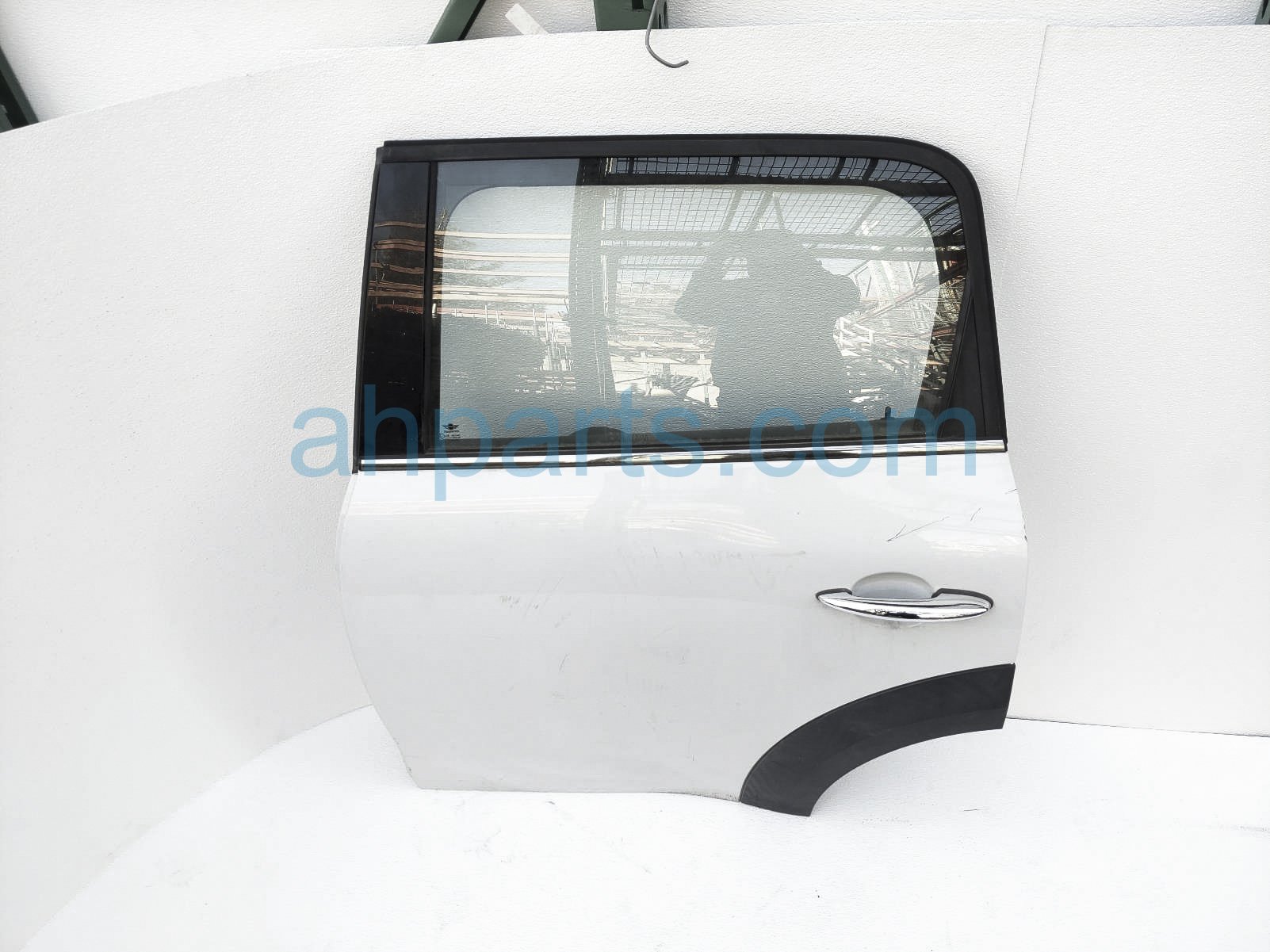 $250 BMW RR/LH DOOR - WHITE - NO INSIDE TRIM* $250 BMW RR/LH DOOR - WHITE - NO INSIDE TRIM*