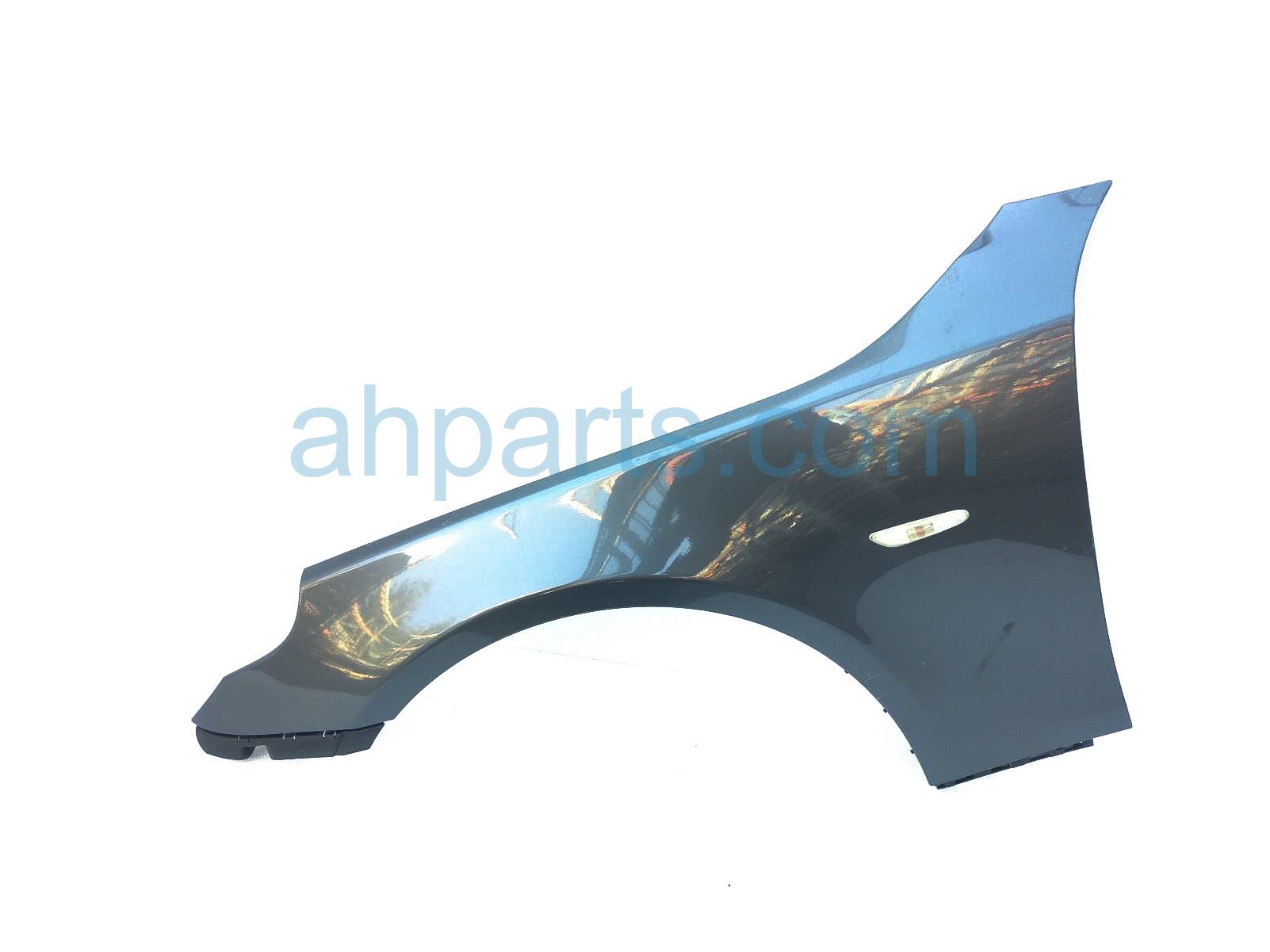 $69 BMW LH FENDER - GREEN - NIQ $69 BMW LH FENDER - GREEN - NIQ