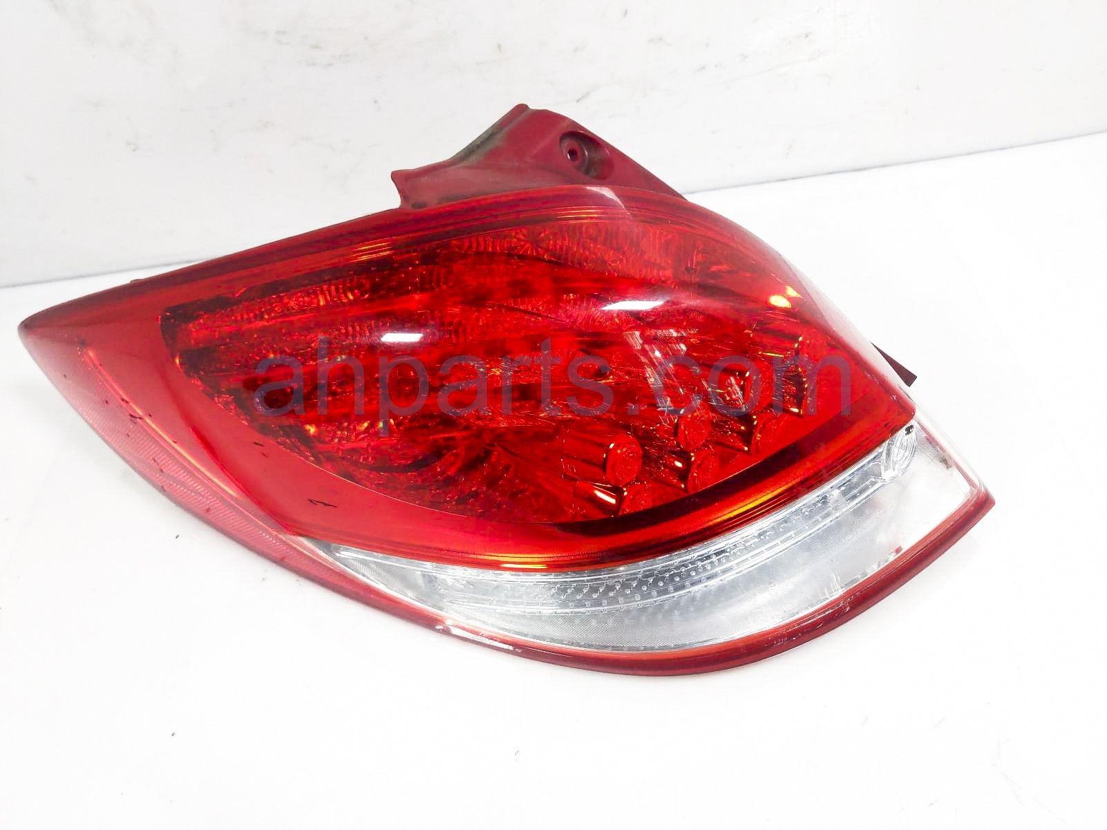 $75 Hyundai LH TAIL LAMP (ON BODY) $75 Hyundai LH TAIL LAMP (ON BODY)