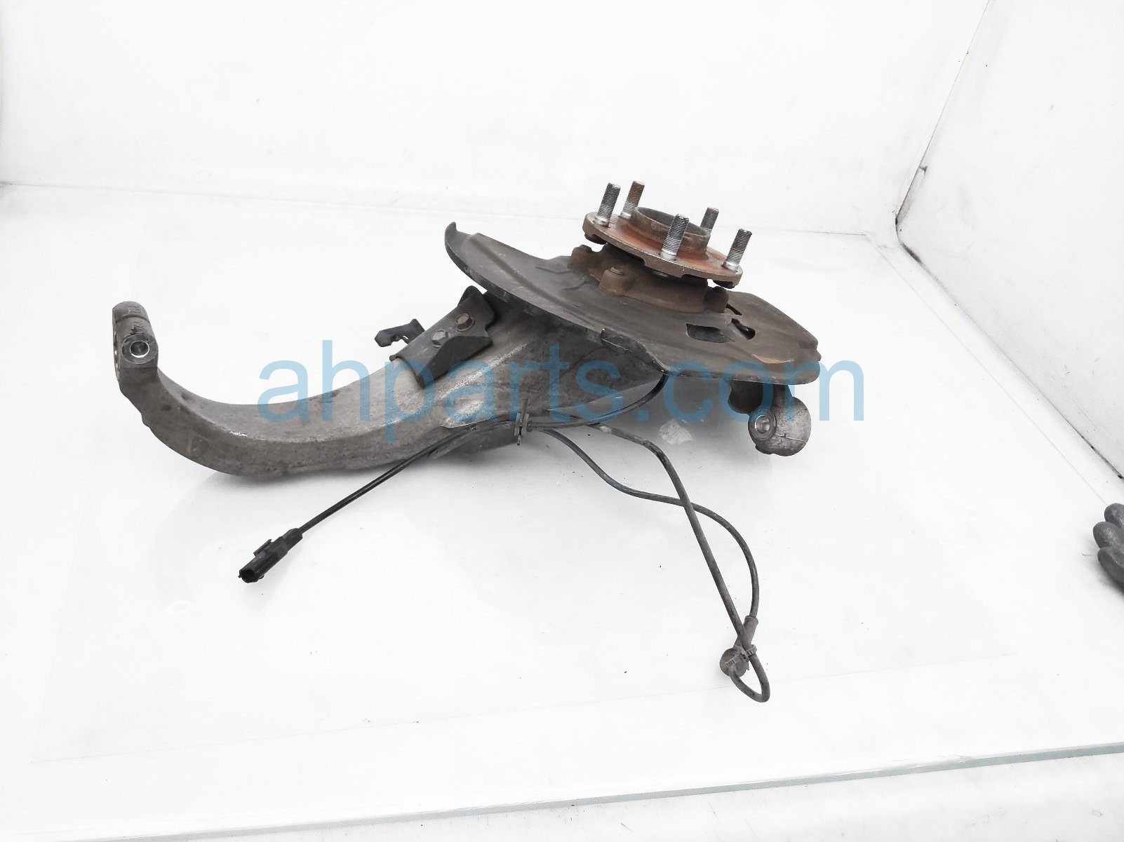 $99 Infiniti FR/RH SPINDLE KNUCKLE HUB - RWD $99 Infiniti FR/RH SPINDLE KNUCKLE HUB - RWD