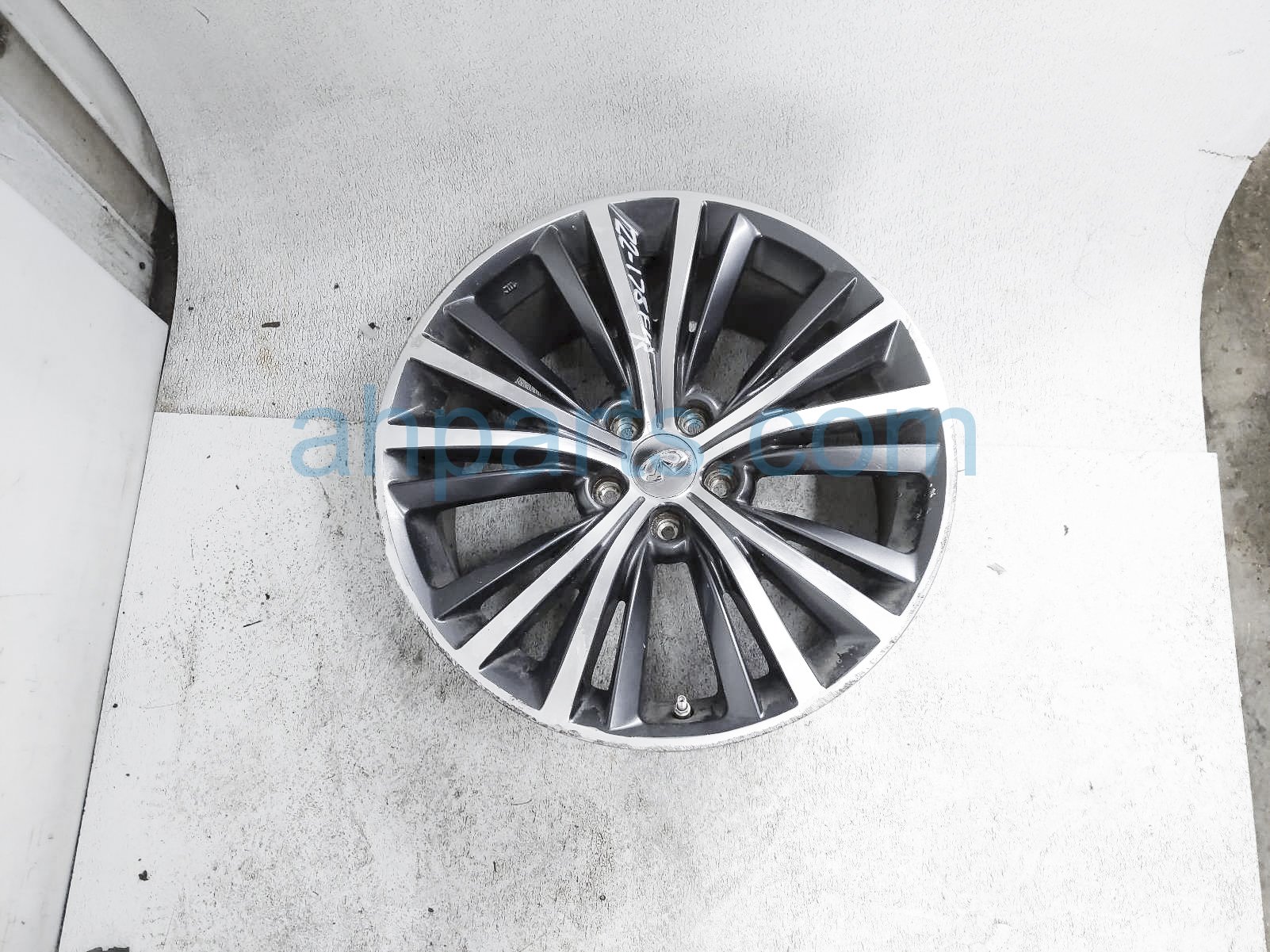 $400 Infiniti FR/RH WHEEL / RIM - CURB RASHED $400 Infiniti FR/RH WHEEL / RIM - CURB RASHED