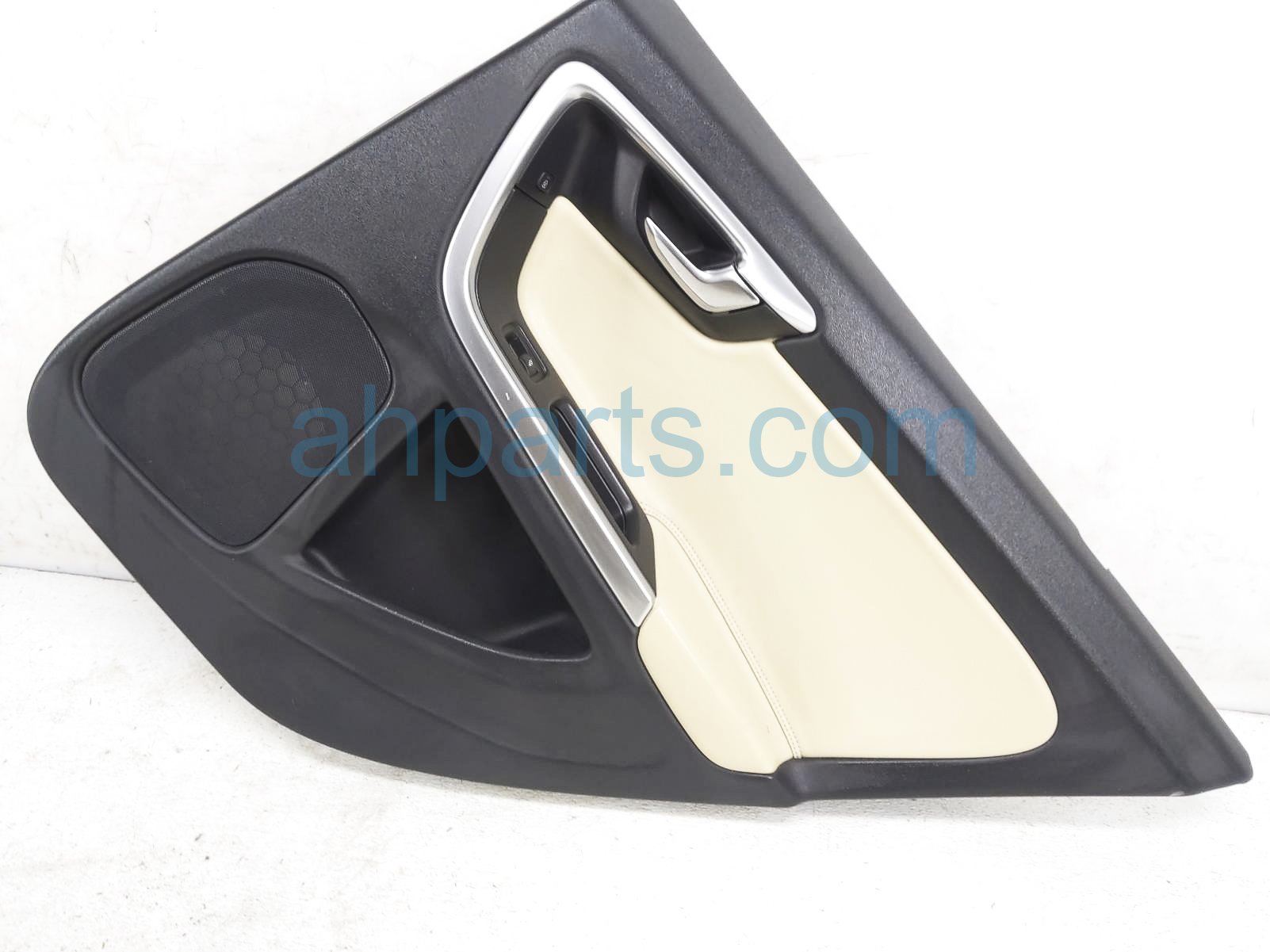 $50 Volvo RR/RH INTERIOR DOOR PANEL - TAN $50 Volvo RR/RH INTERIOR DOOR PANEL - TAN