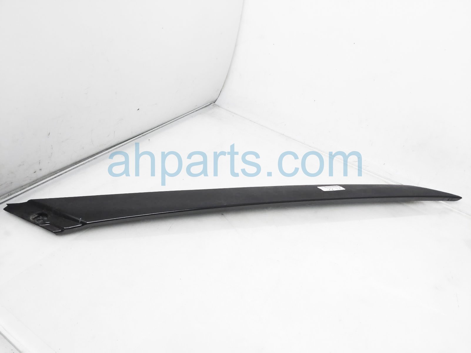 $75 Hyundai LH WINDSHIELD PILLAR MOLDING - BLACK $75 Hyundai LH WINDSHIELD PILLAR MOLDING - BLACK