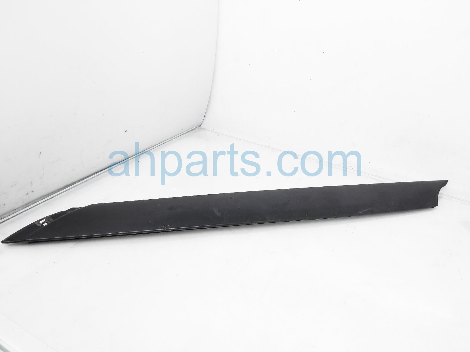 $55 Hyundai RH WINDSHIELD PILLAR MOLDING - BLACK $55 Hyundai RH WINDSHIELD PILLAR MOLDING - BLACK