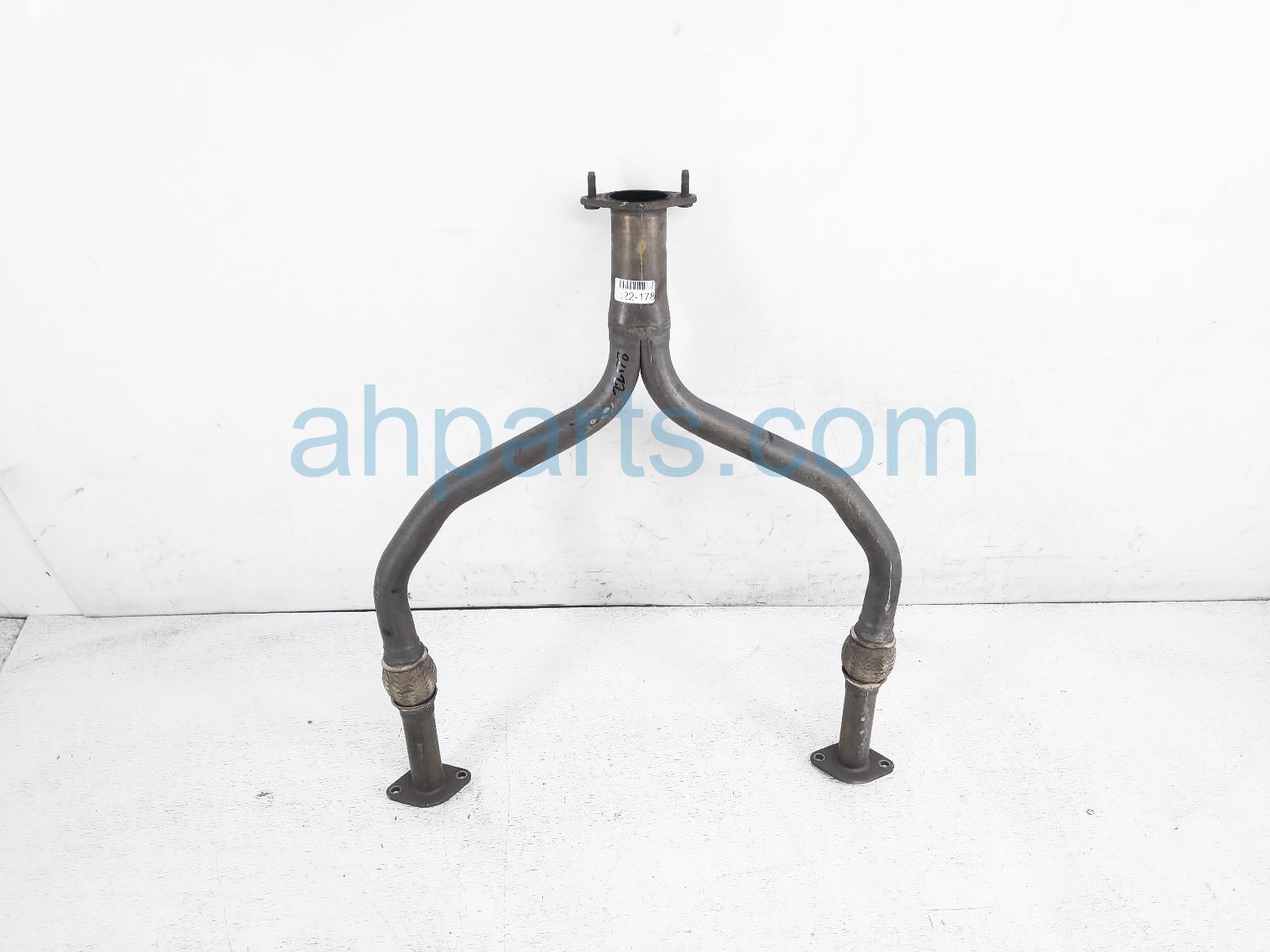 $90 Infiniti FRONT EXHAUST Y PIPE ASSY - 3.0L $90 Infiniti FRONT EXHAUST Y PIPE ASSY - 3.0L