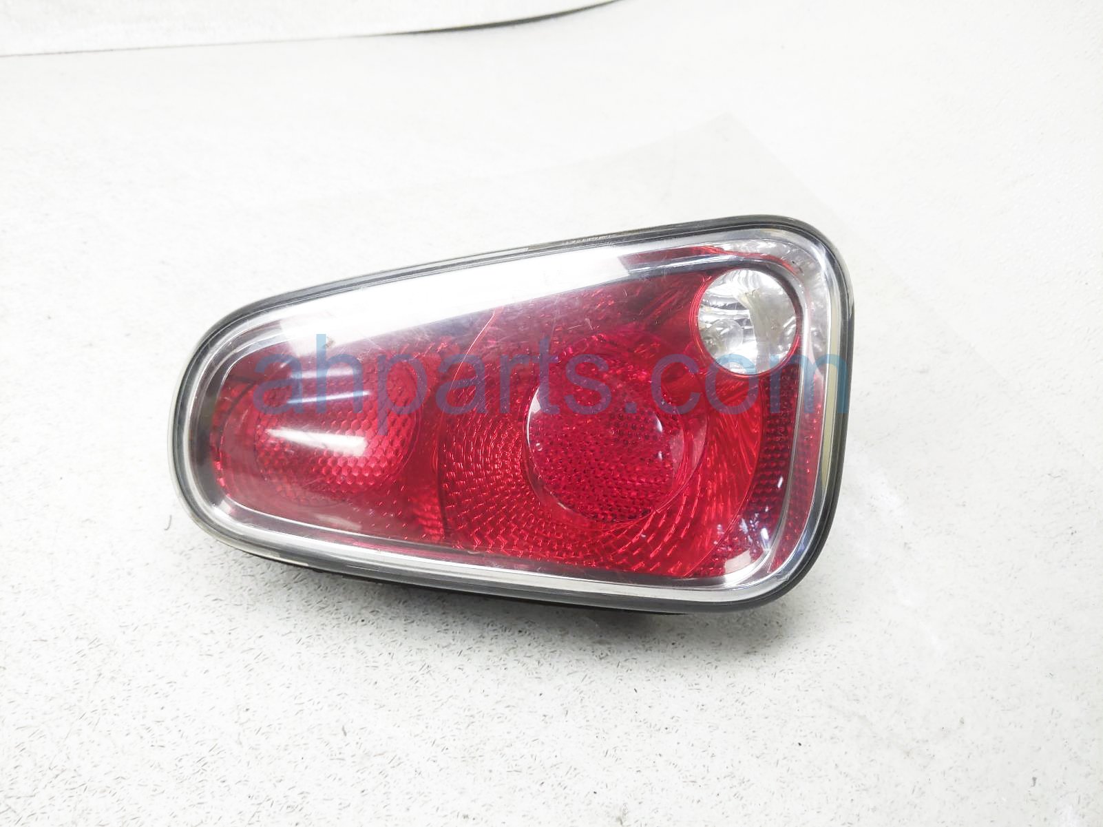 $50 BMW LH TAIL LAMP / LIGHT (ON BODY)-NOTES