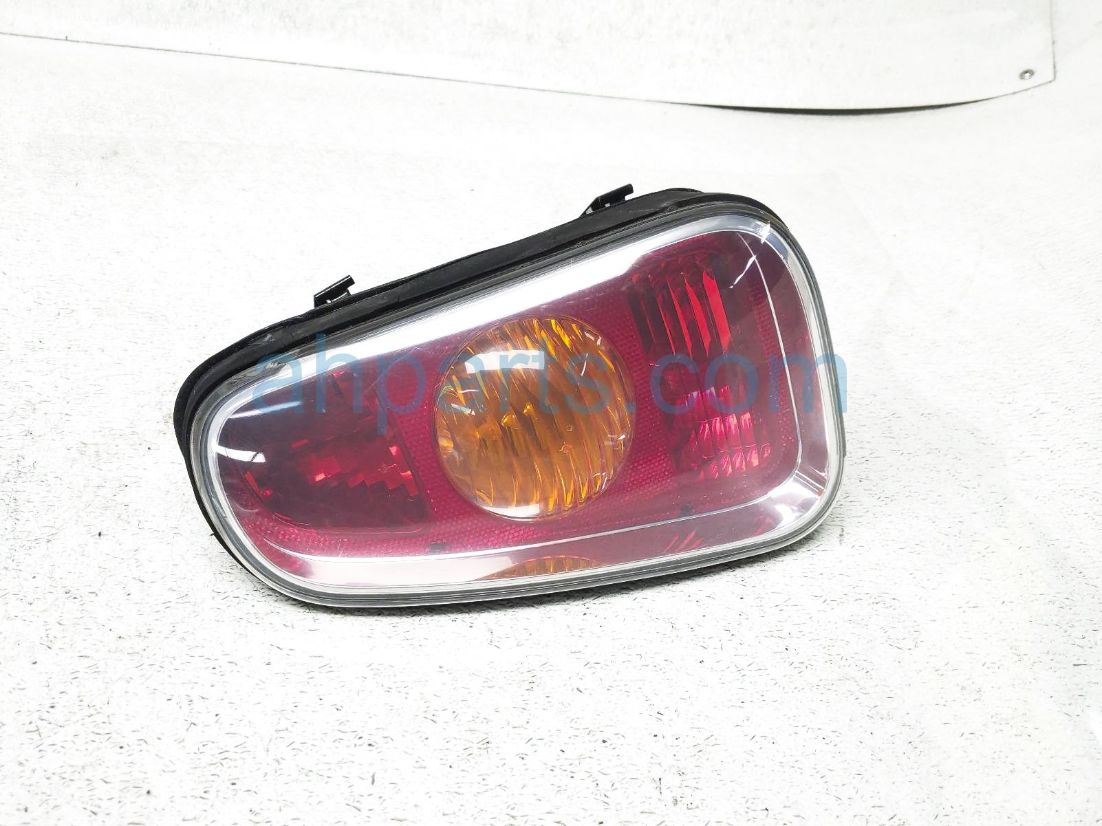 $35 BMW RH TAIL LAMP (ON BODY) - AMBER $35 BMW RH TAIL LAMP (ON BODY) - AMBER