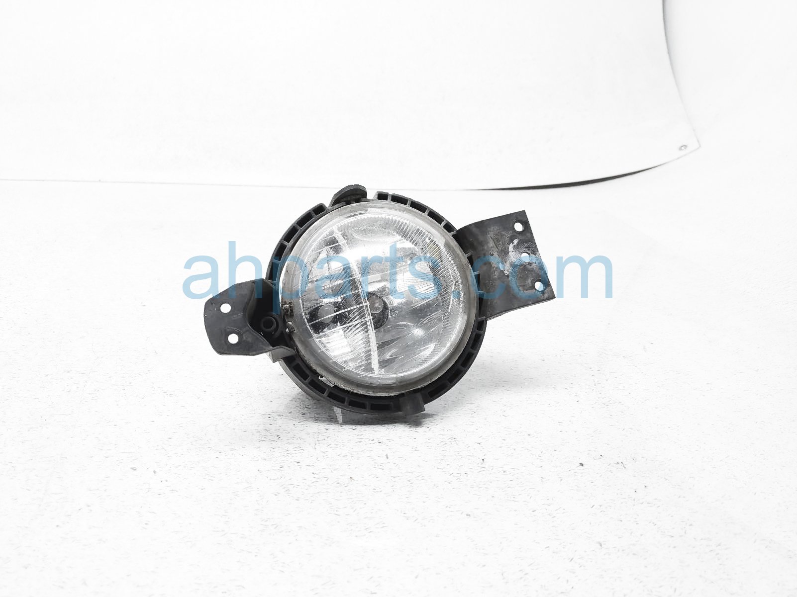 $40 BMW FRONT FOG LAMP / LIGHT - NIQ $40 BMW FRONT FOG LAMP / LIGHT - NIQ
