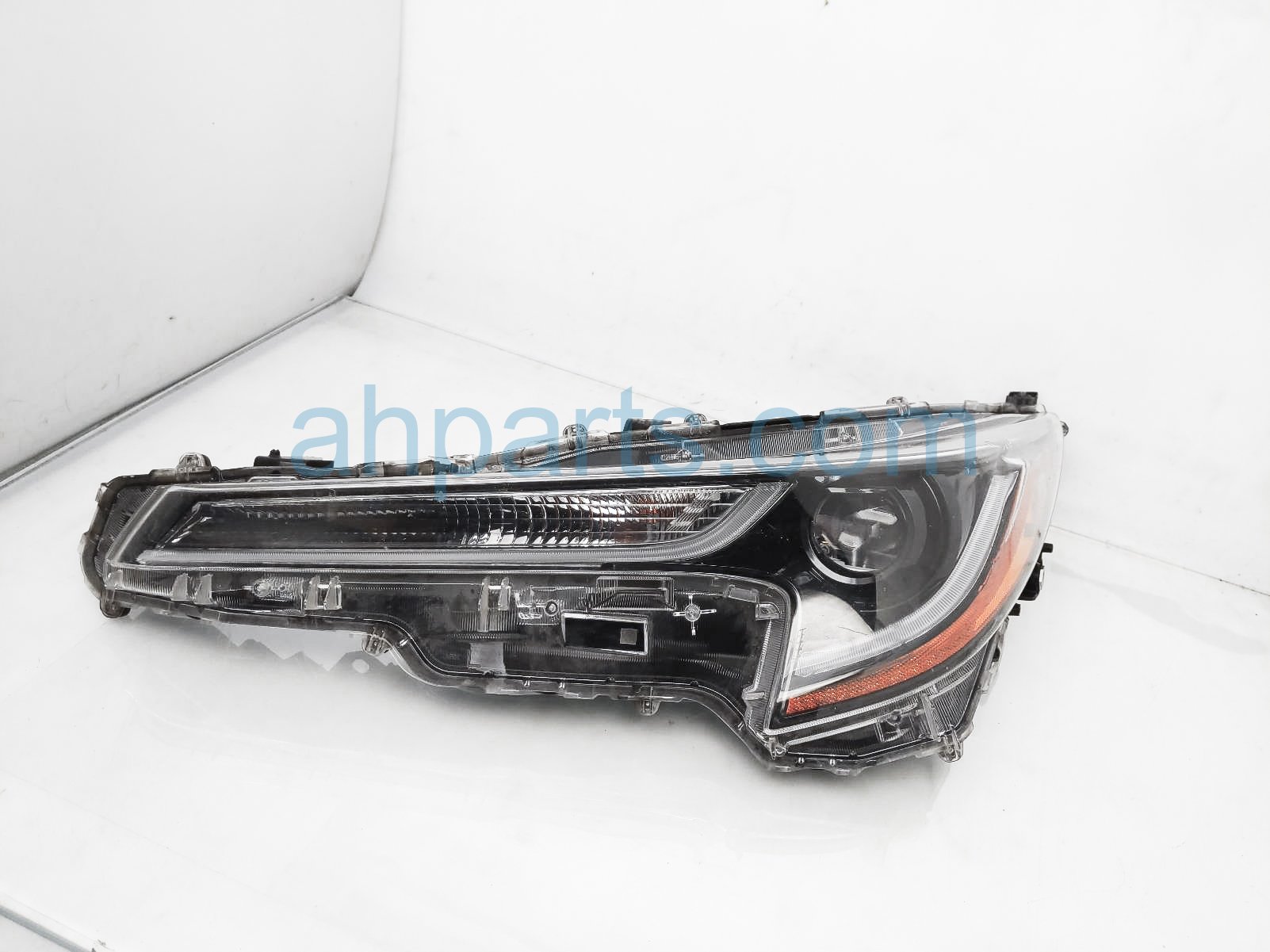 $495 Toyota LH HEADLAMP / LIGHT - SMALL CRACK $495 Toyota LH HEADLAMP / LIGHT - SMALL CRACK