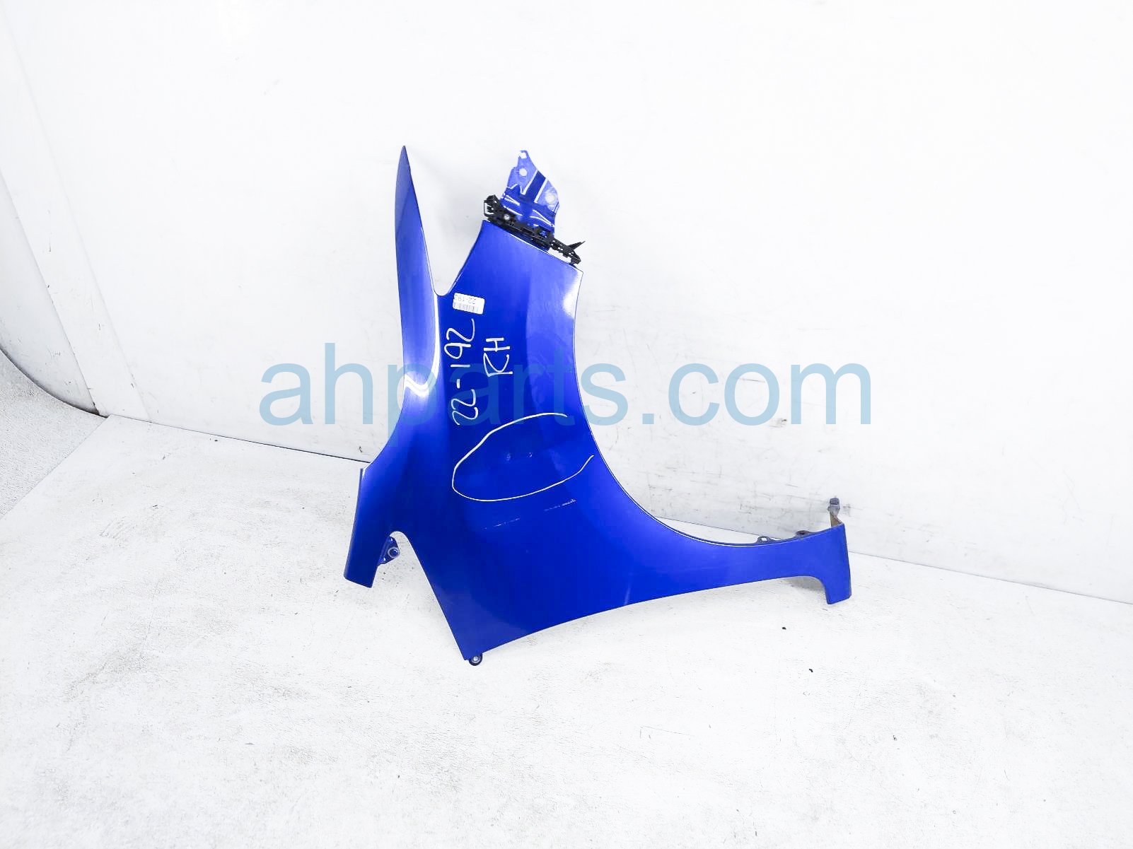 $100 Honda RH FENDER - BLUE - DENT $100 Honda RH FENDER - BLUE - DENT
