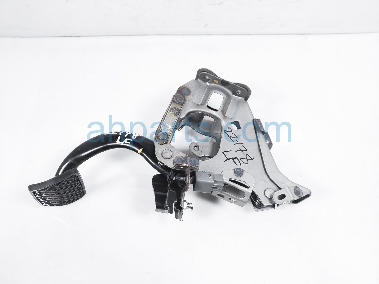 $30 Infiniti BRAKE PEDAL ASSY $30 Infiniti BRAKE PEDAL ASSY