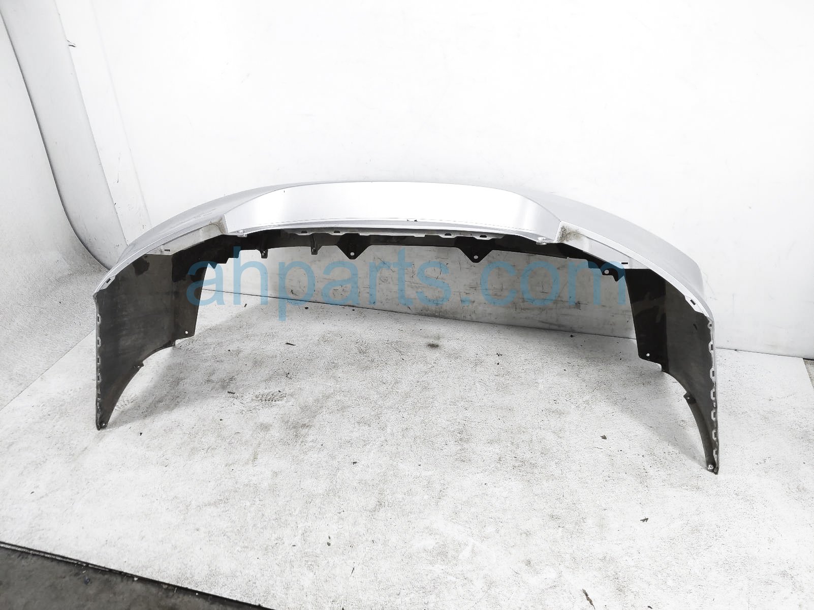 $200 Honda REAR BUMPER COVER - SILVER - NIQ $200 Honda REAR BUMPER COVER - SILVER - NIQ