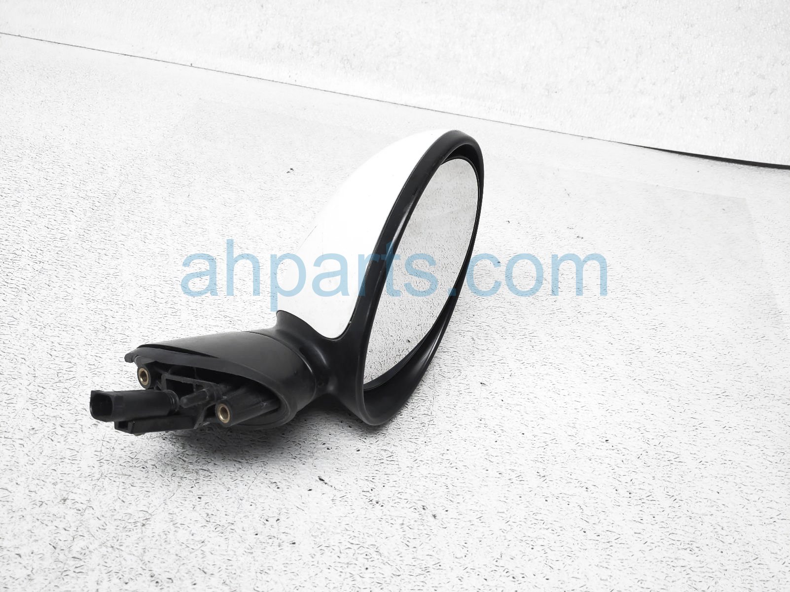 $50 BMW LH SIDE VIEW MIRROR - WHITE - NIQ $50 BMW LH SIDE VIEW MIRROR - WHITE - NIQ