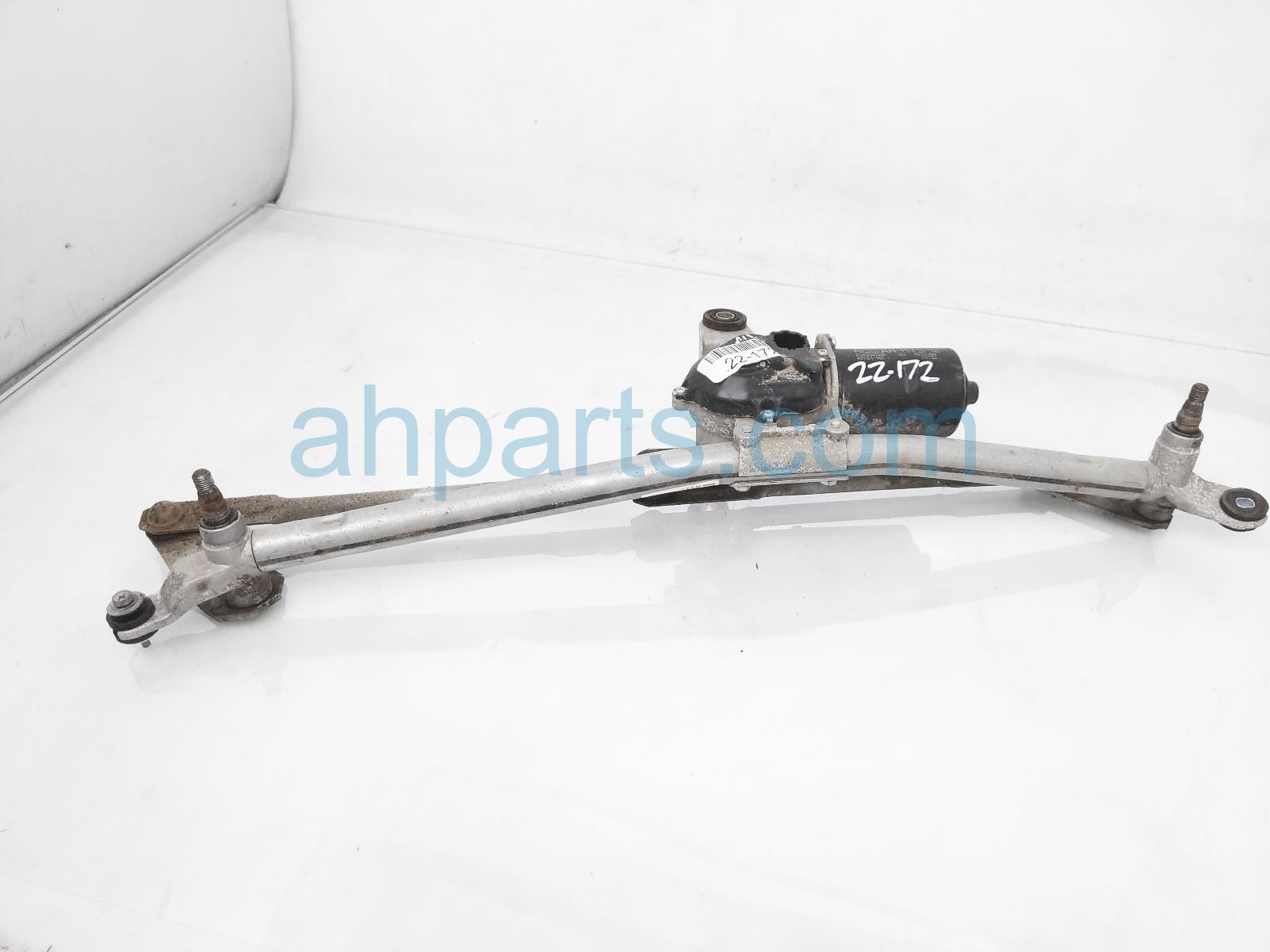 $100 Nissan FRONT WINDSHIELD WIPER MOTOR $100 Nissan FRONT WINDSHIELD WIPER MOTOR