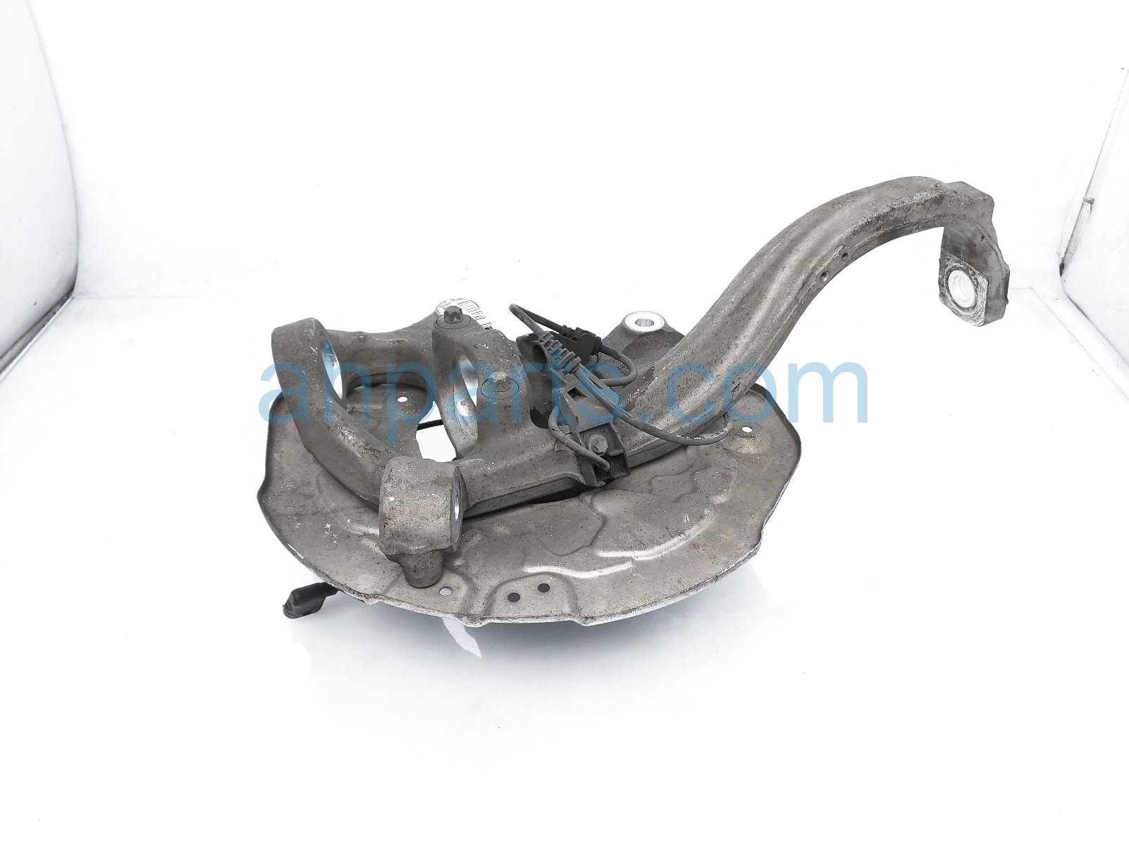 $150 Mercedes FR/LH SPINDLE KNUCKLE HUB $150 Mercedes FR/LH SPINDLE KNUCKLE HUB