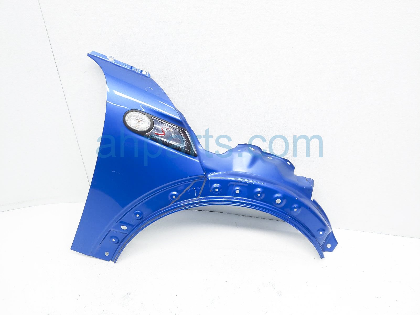$75 BMW RH FENDER - BLUE - NOTES $75 BMW RH FENDER - BLUE - NOTES