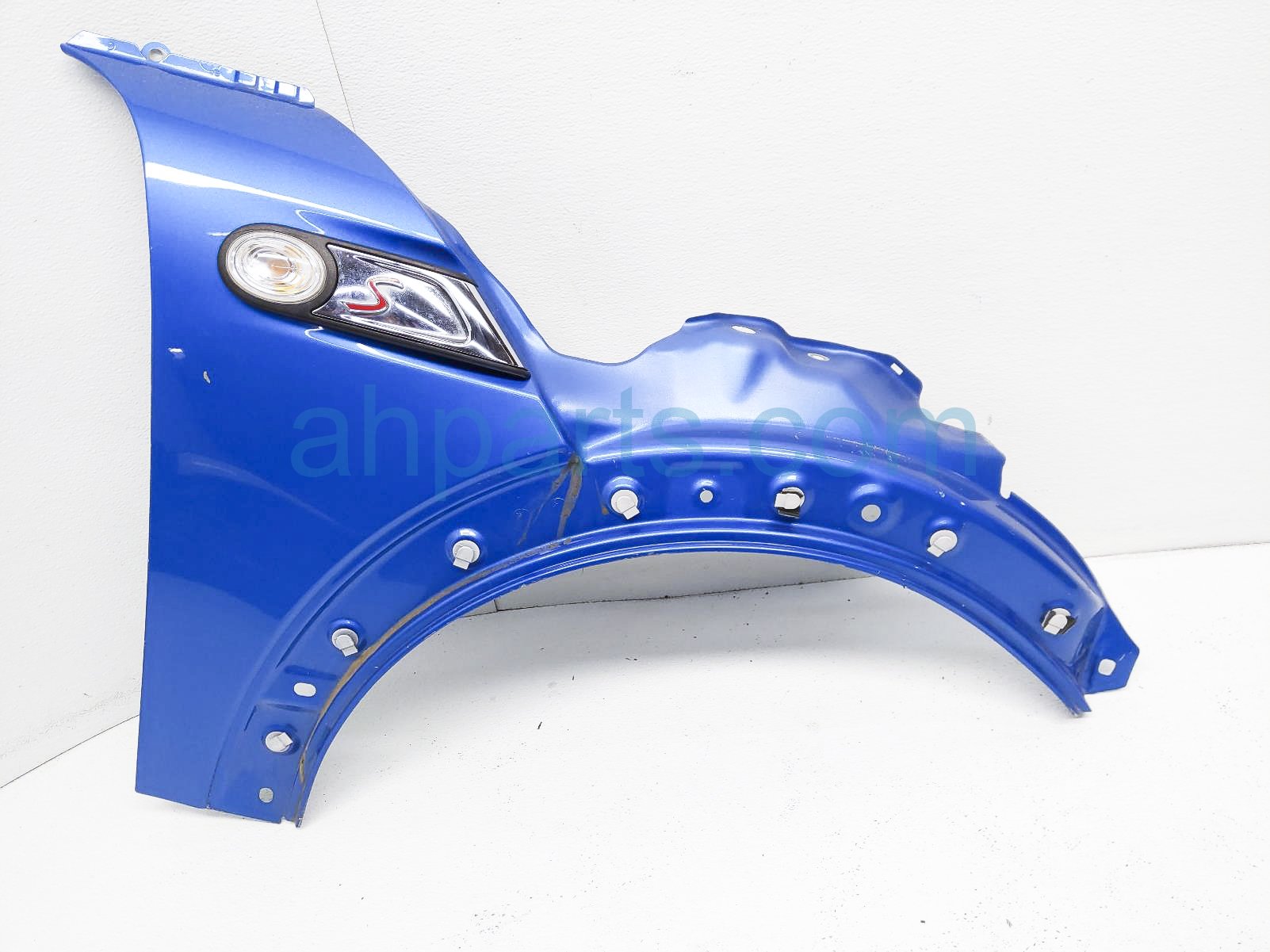 $75 BMW RH FENDER - BLUE - NOTES $75 BMW RH FENDER - BLUE - NOTES
