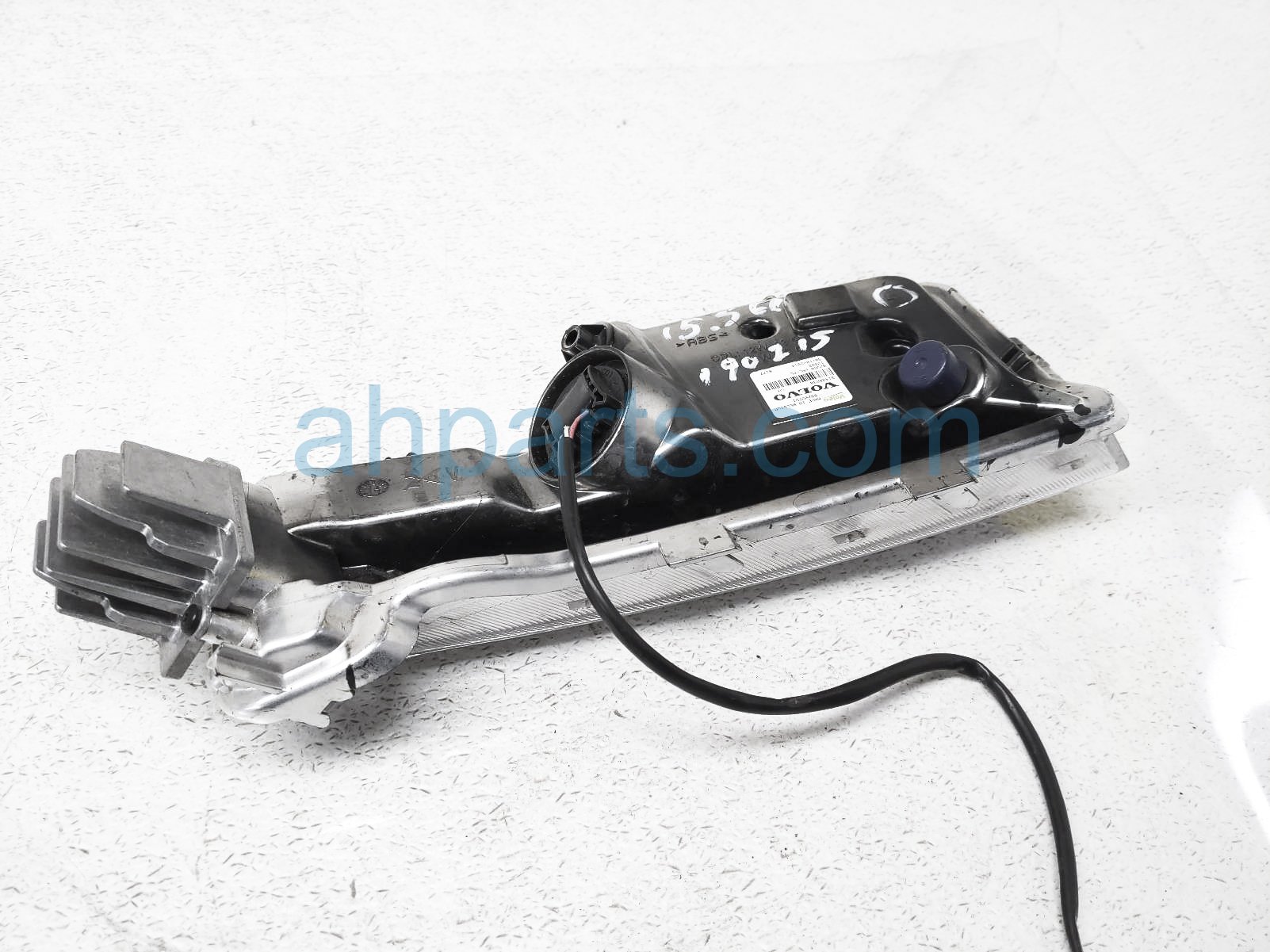 Volvo OEM Right Front Daytime Running Light – 15-18 S60 V60 – LED Flood Beam, Clear Lens 31353290