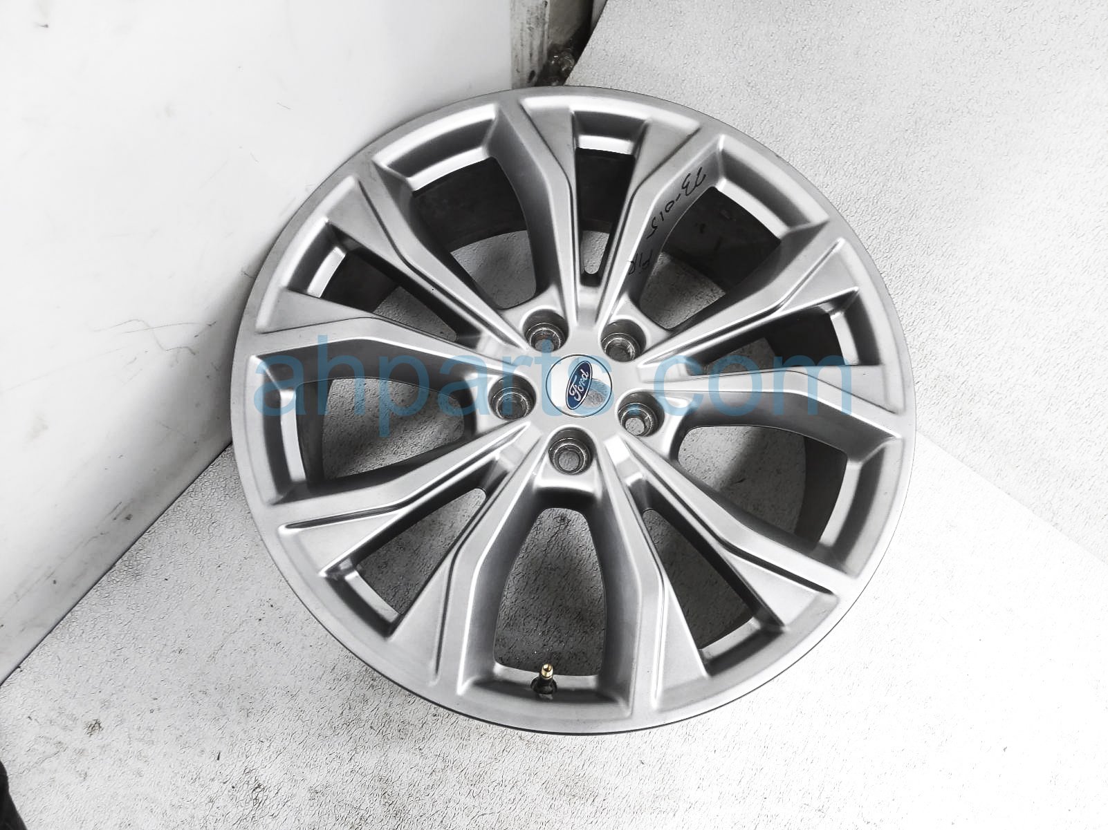 $400 Ford FR/RH WHEEL / RIM $400 Ford FR/RH WHEEL / RIM