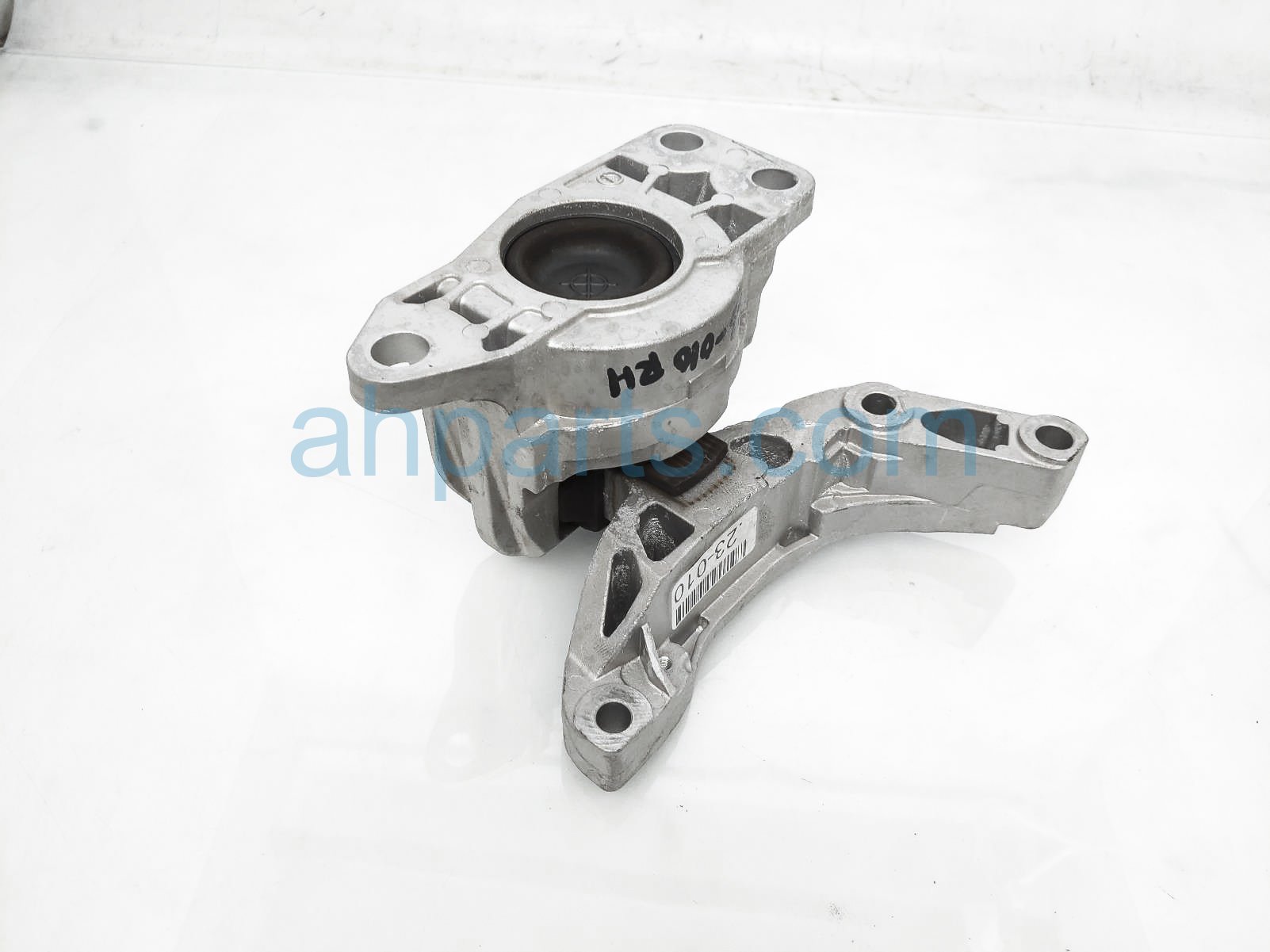 $45 Nissan RH ENGINE MOUNT - 1.6L AT SV $45 Nissan RH ENGINE MOUNT - 1.6L AT SV