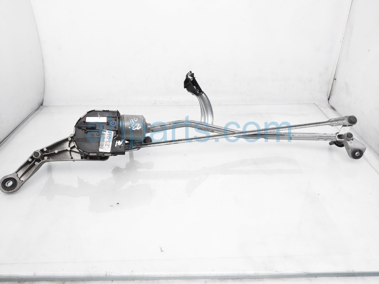 $90 Mercedes FRONT WINDSHIELD WIPER MOTOR ASSY $90 Mercedes FRONT WINDSHIELD WIPER MOTOR ASSY