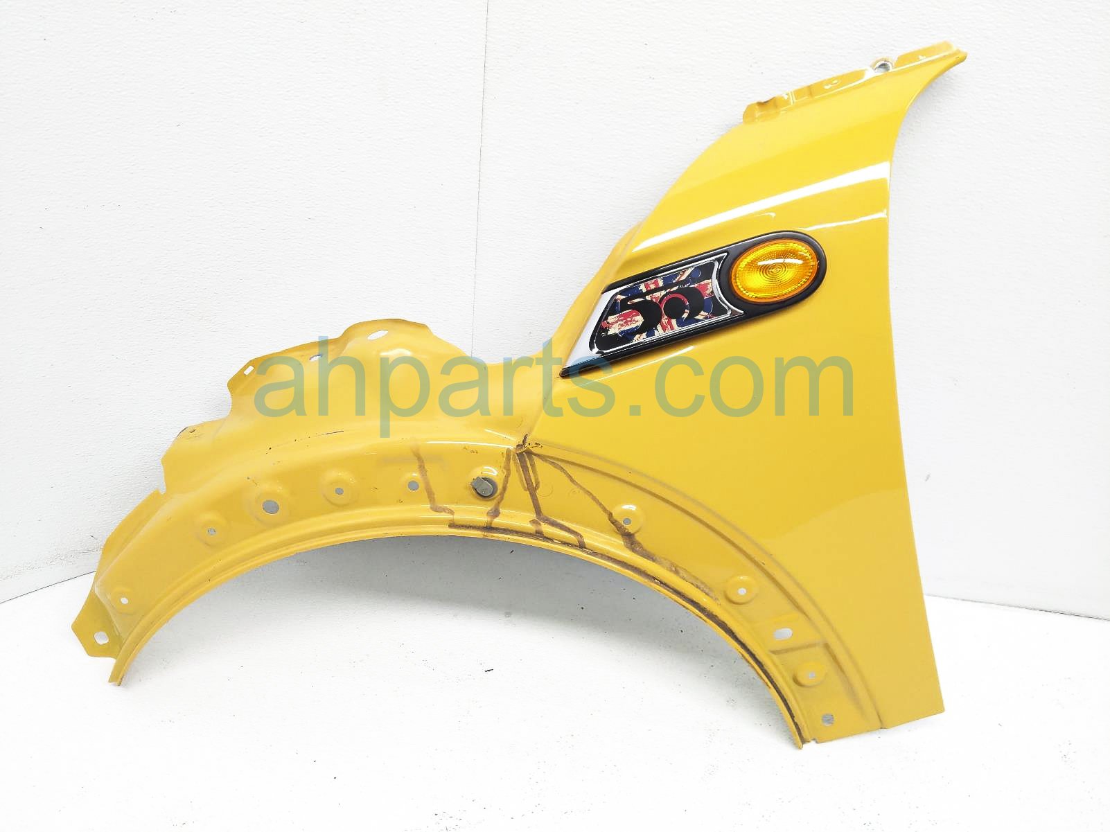$50 BMW LH FENDER - YELLOW $50 BMW LH FENDER - YELLOW