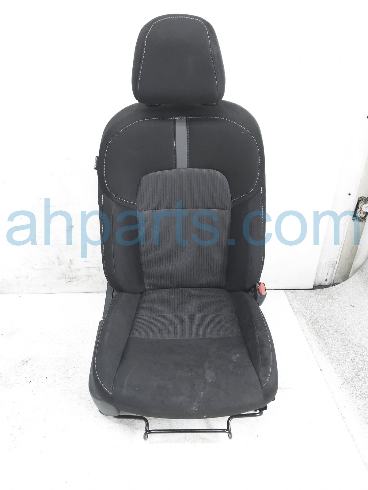 $200 Nissan FR/RH SEAT - BLACK - W/ AIRBAG