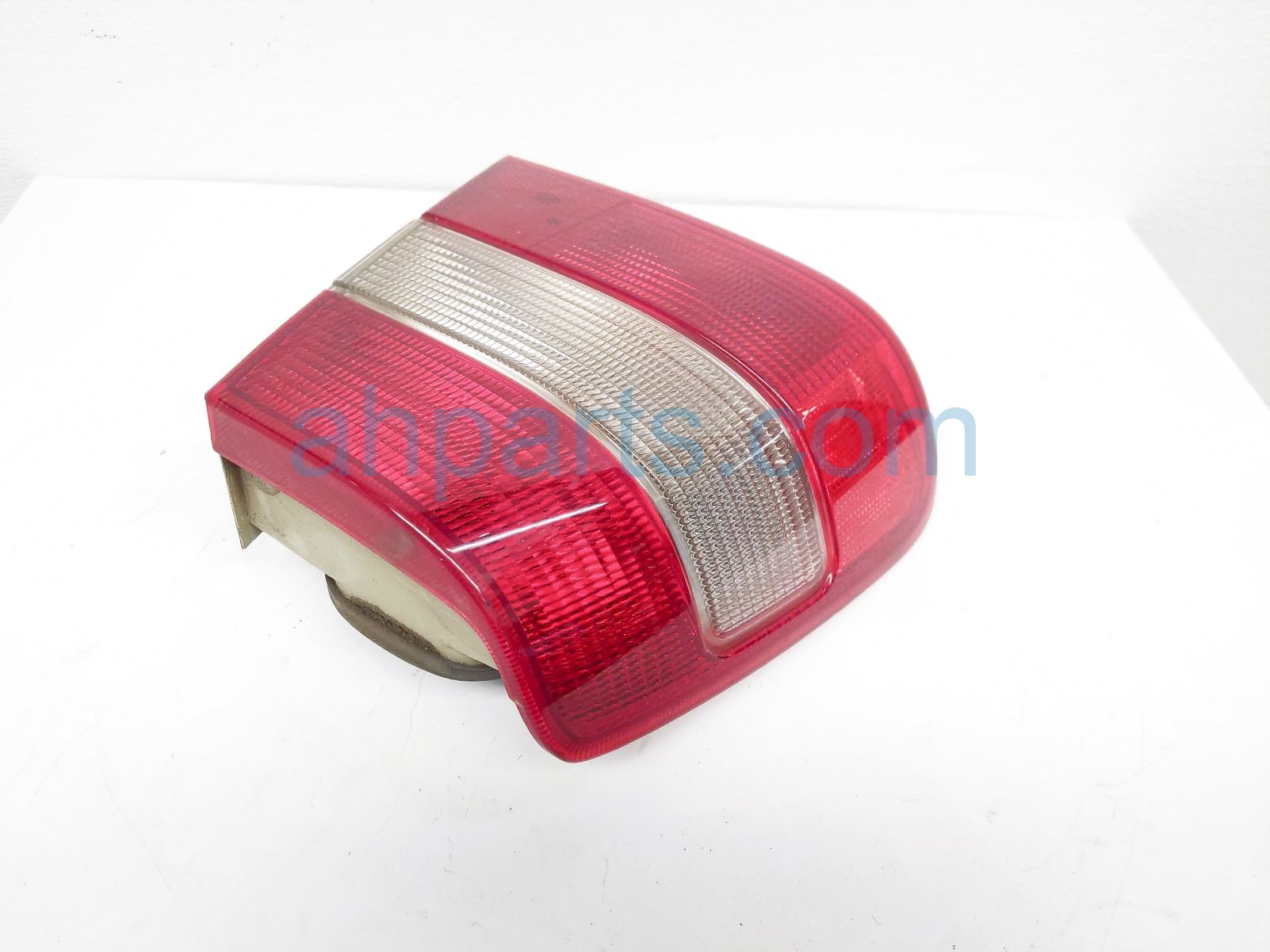 $55 Volvo LH TAIL LAMP / LIGHT (ON BODY) $55 Volvo LH TAIL LAMP / LIGHT (ON BODY)