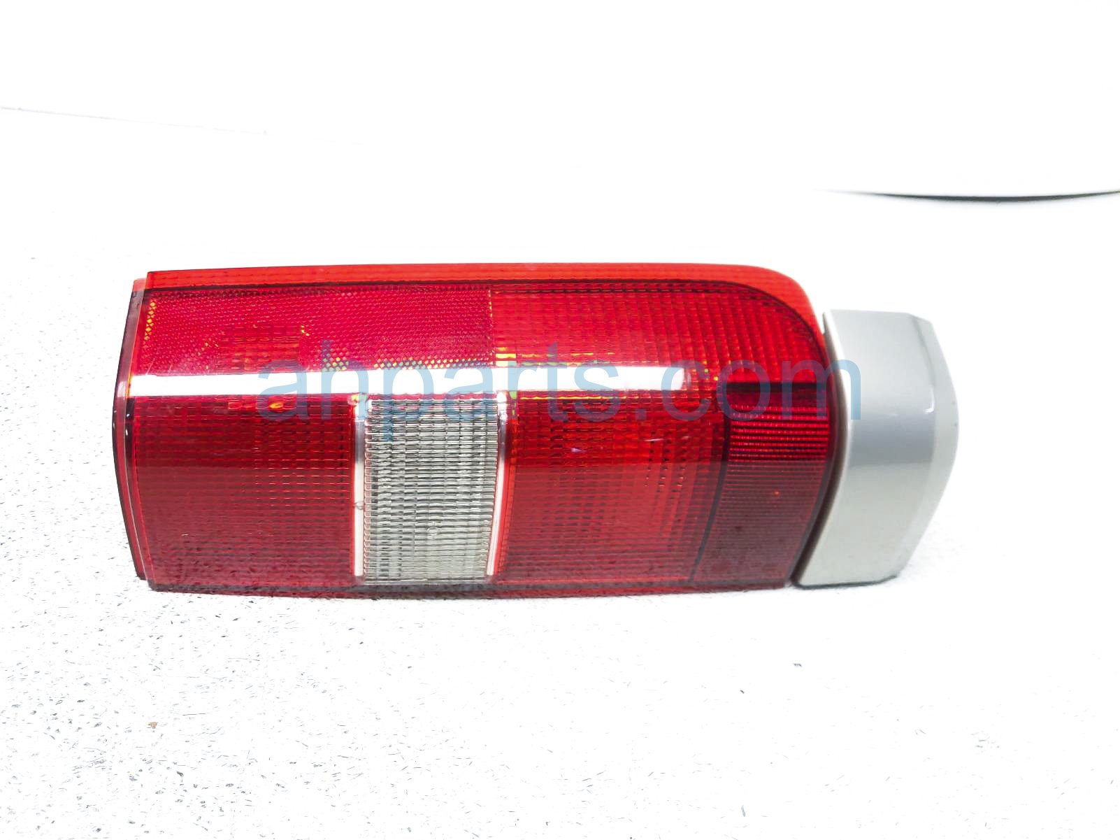 $40 Volvo RH LOWER TAIL LAMP / LIGHT - SILVER $40 Volvo RH LOWER TAIL LAMP / LIGHT - SILVER