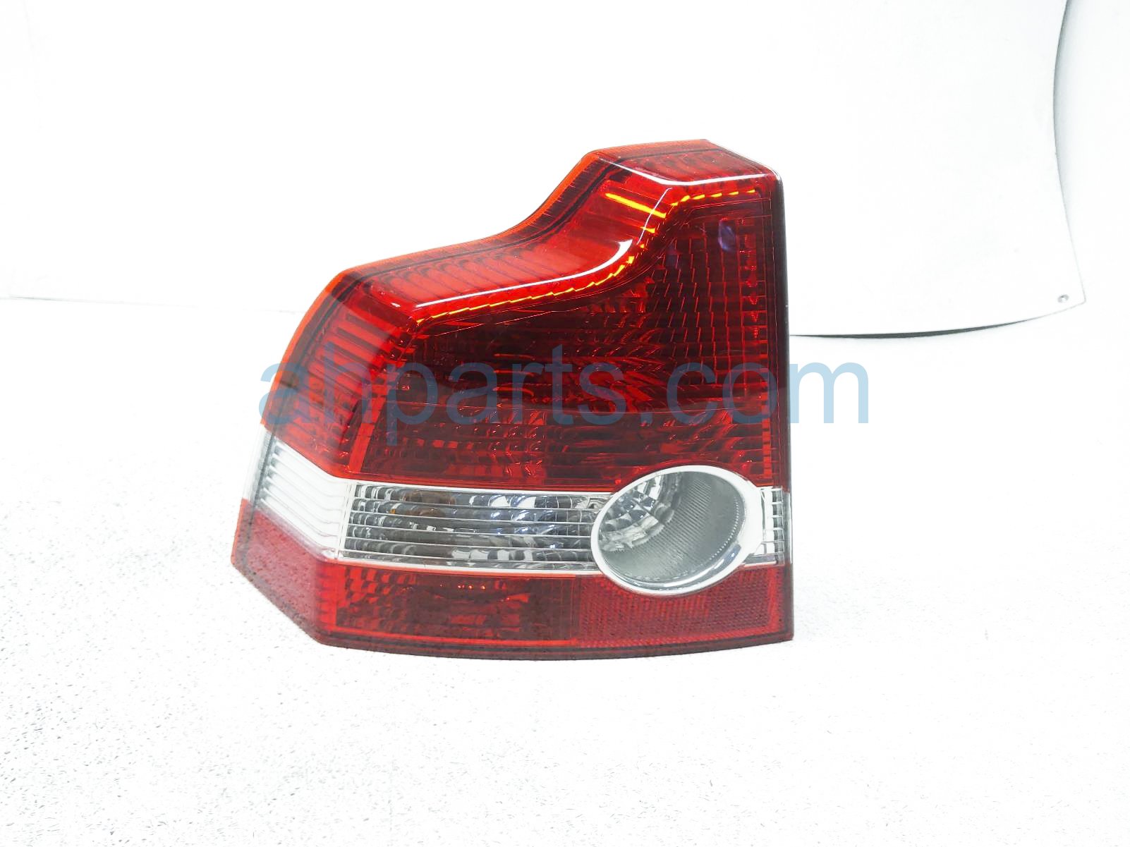 $40 Volvo LH TAIL LAMP / LIGHT - NOTES