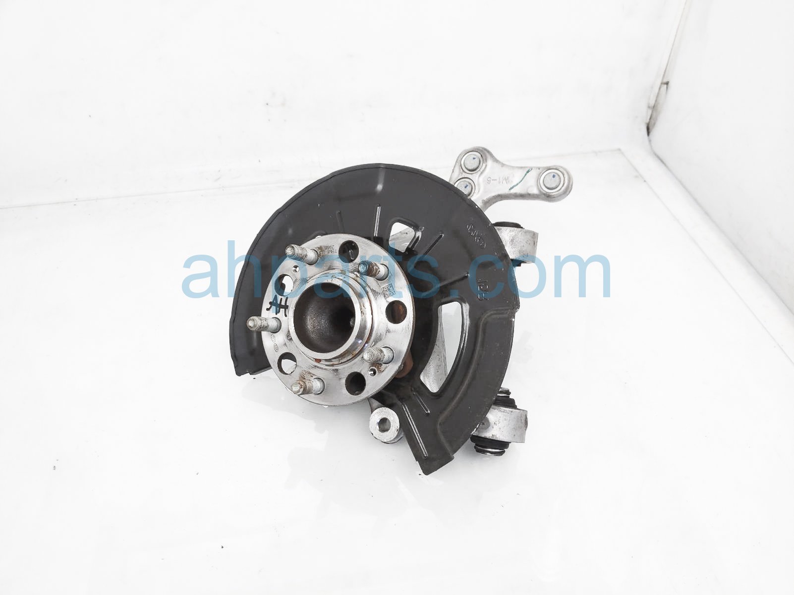 $200 Hyundai RR/RH SPINDLE KNUCKLE HUB ASSY $200 Hyundai RR/RH SPINDLE KNUCKLE HUB ASSY