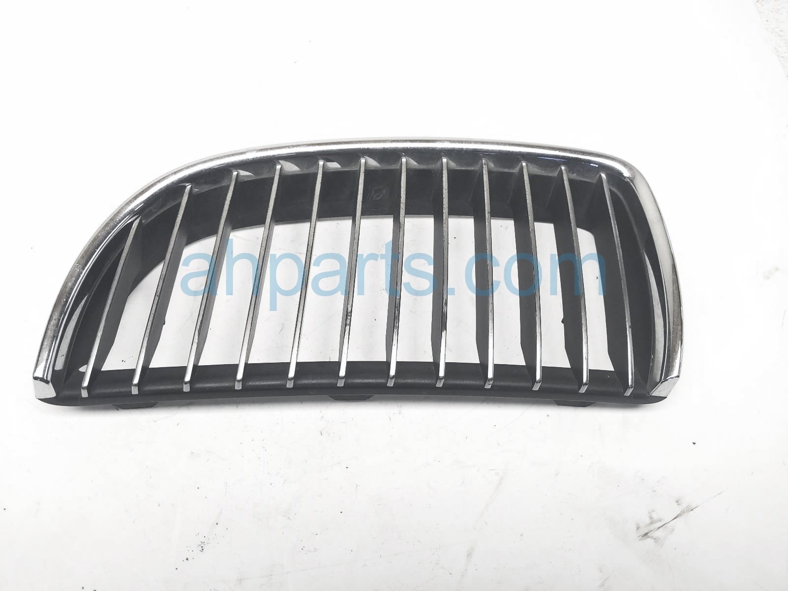 $30 BMW LH CENTER UPPER GRILLE - CHROME $30 BMW LH CENTER UPPER GRILLE - CHROME
