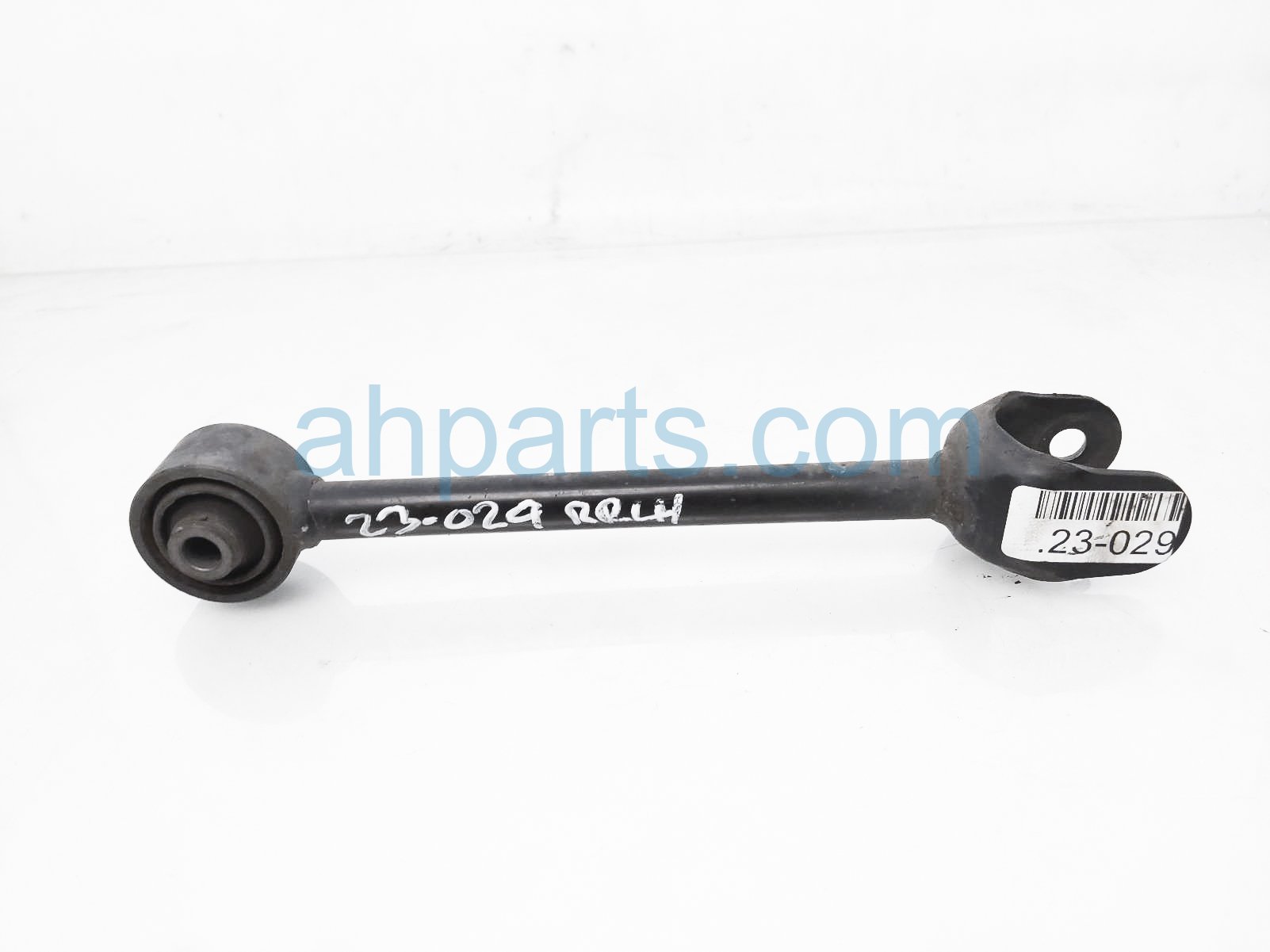 thumbnail image 2 of NEW Rear L&R Lower Suspension Control Arm For RAV4 01-05 48710 2 of 12