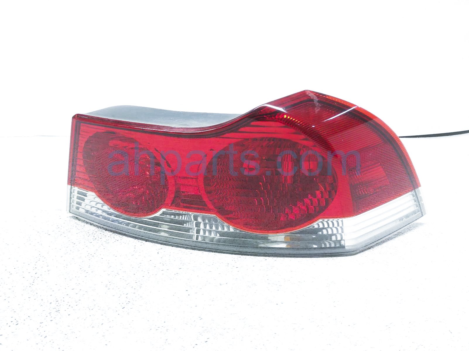 $70 Volvo RH TAIL LAMP / LIGHT(ON BODY)- NOTES $70 Volvo RH TAIL LAMP / LIGHT(ON BODY)- NOTES