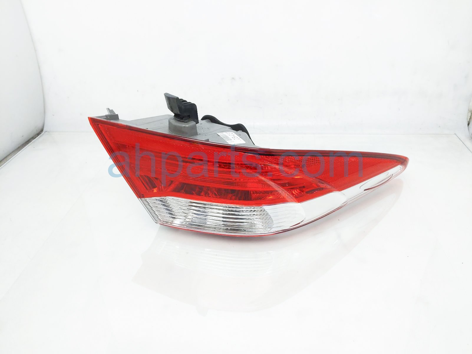 $125 Toyota LH TAIL LAMP (ON BODY) - NOTES $125 Toyota LH TAIL LAMP (ON BODY) - NOTES