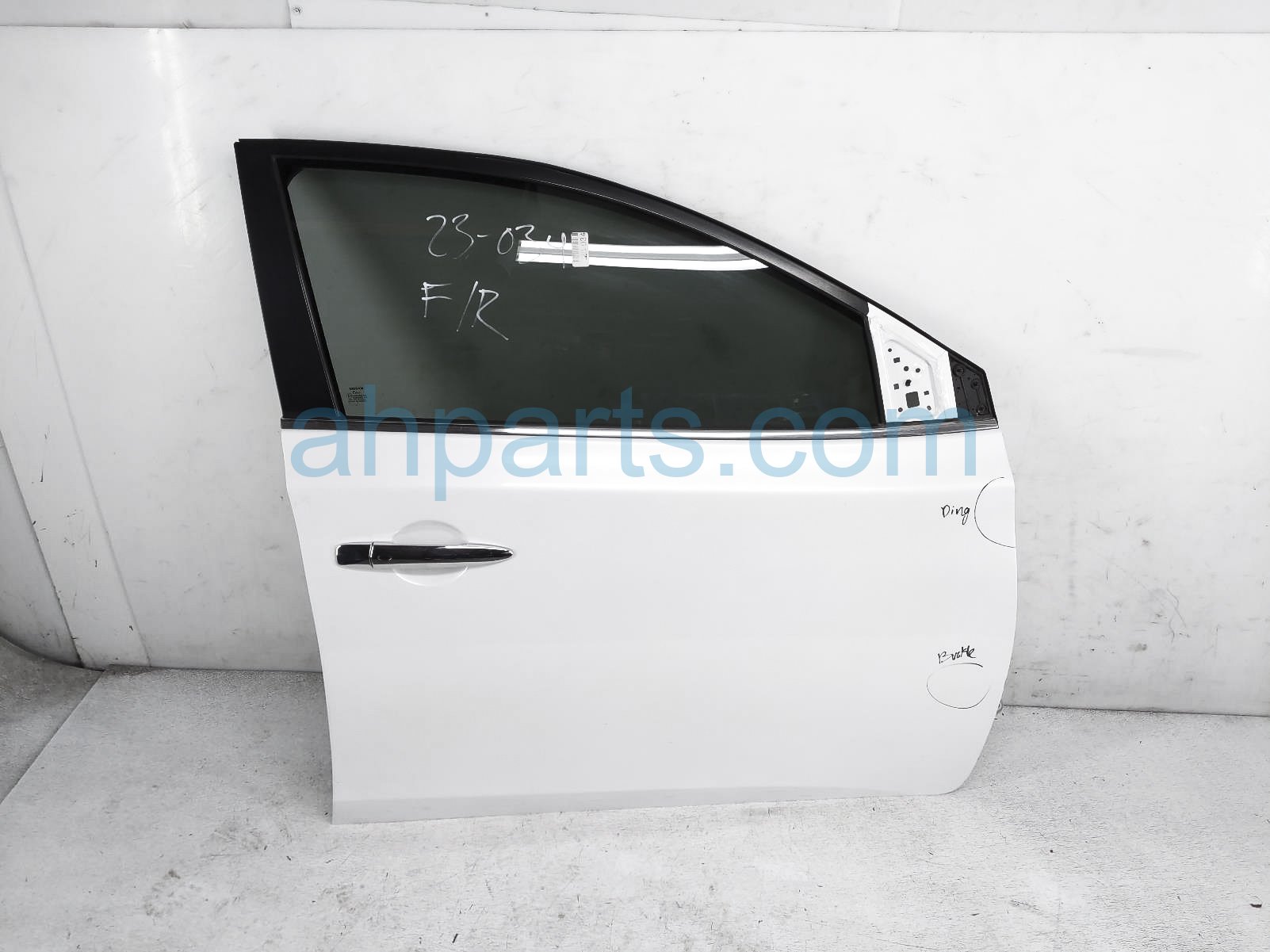 $299 Nissan FR/RH DOOR - WHITE - NO MIRROR/TRIM* $299 Nissan FR/RH DOOR - WHITE - NO MIRROR/TRIM*