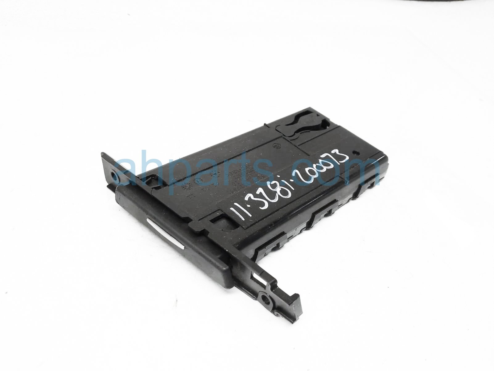 $14 BMW RH PASSENGER CUP HOLDER ASSY $14 BMW RH PASSENGER CUP HOLDER ASSY